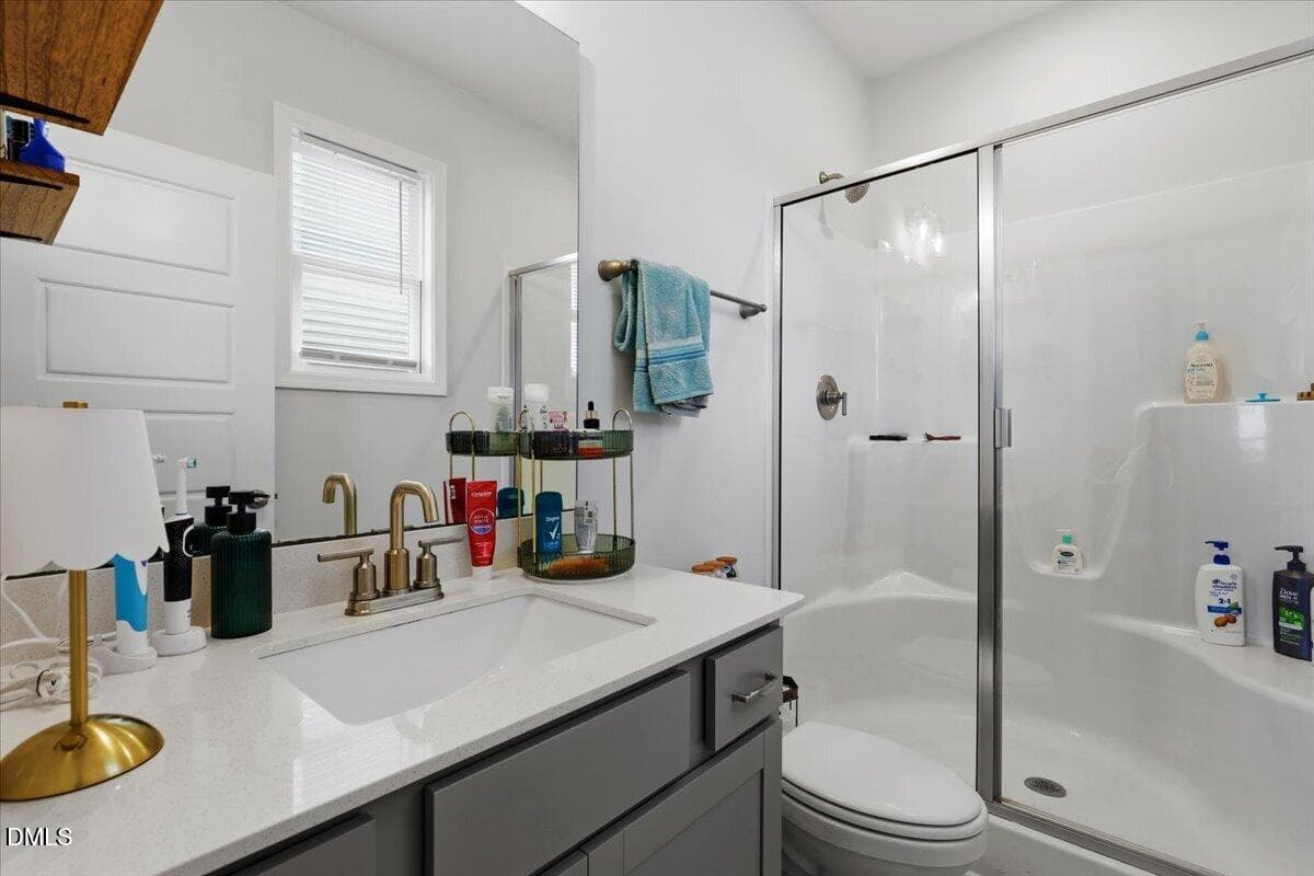primarybath2 - 619 Sturgeon Street, Smithfield, NC 27577