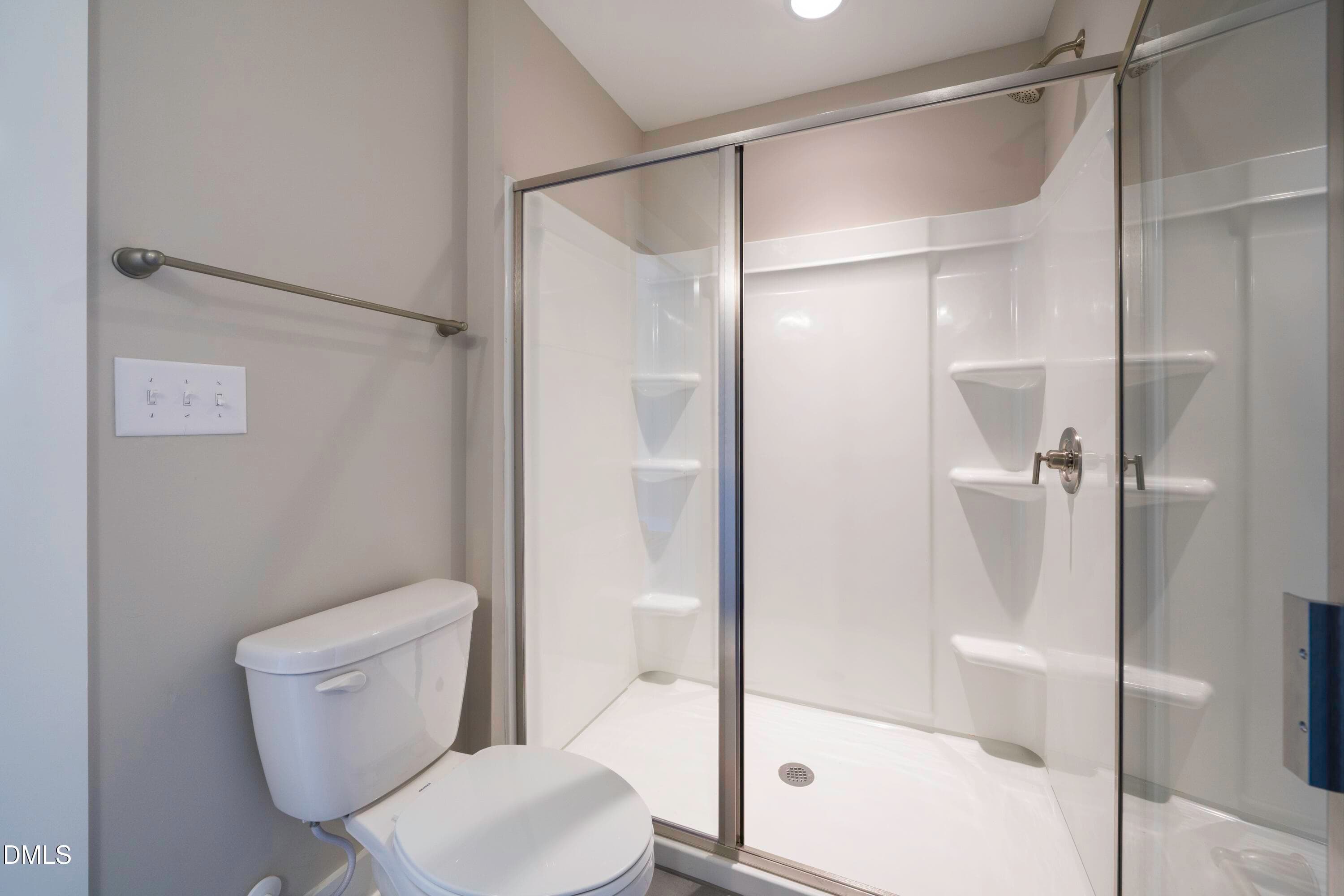Primary Bath - 918 N Bickett Boulevard, Louisburg, NC 27549, Louisburg