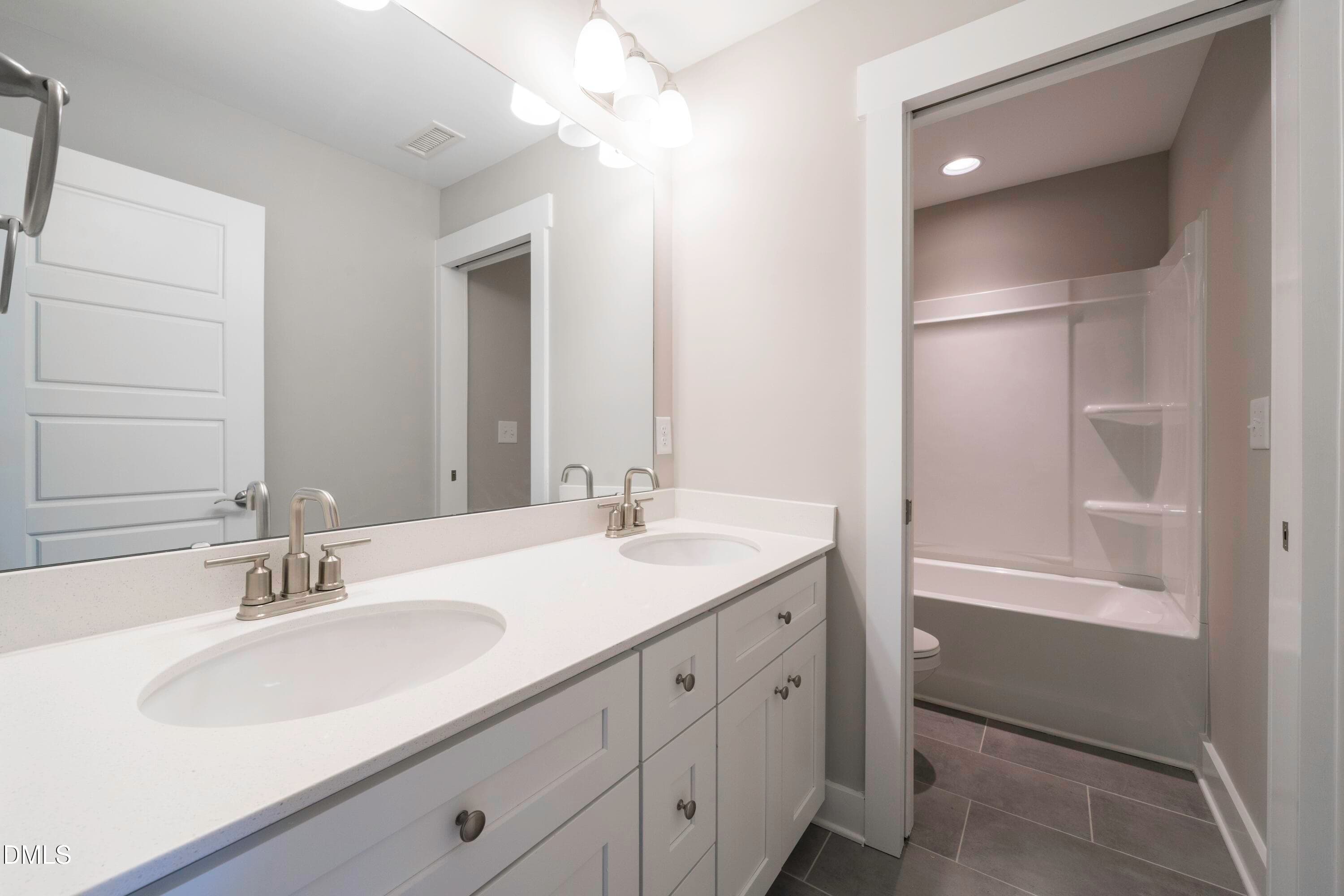 Secondary Bath - 918 N Bickett Boulevard, Louisburg, NC 27549, Louisburg
