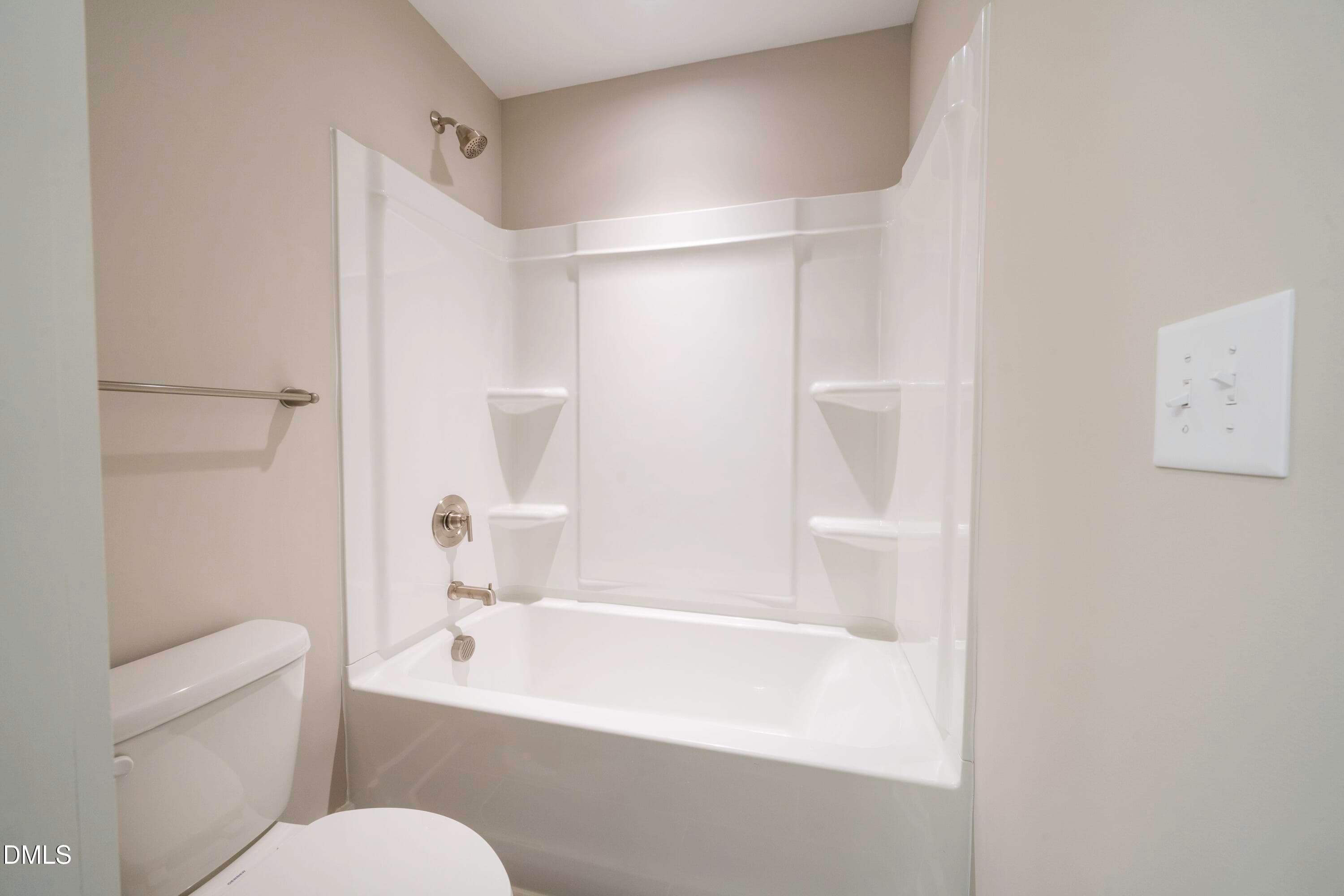 Secondary Bath - 918 N Bickett Boulevard, Louisburg, NC 27549, Louisburg