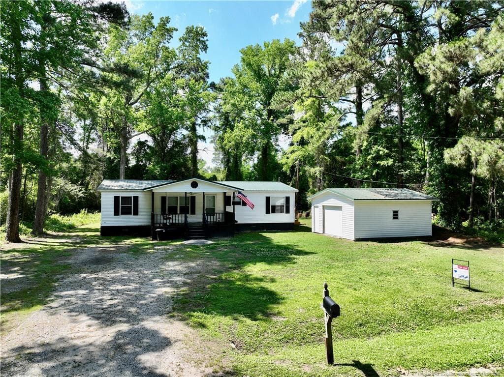 Photo 1 - 200 Caldonia Lane, Lumberton, NC 28358