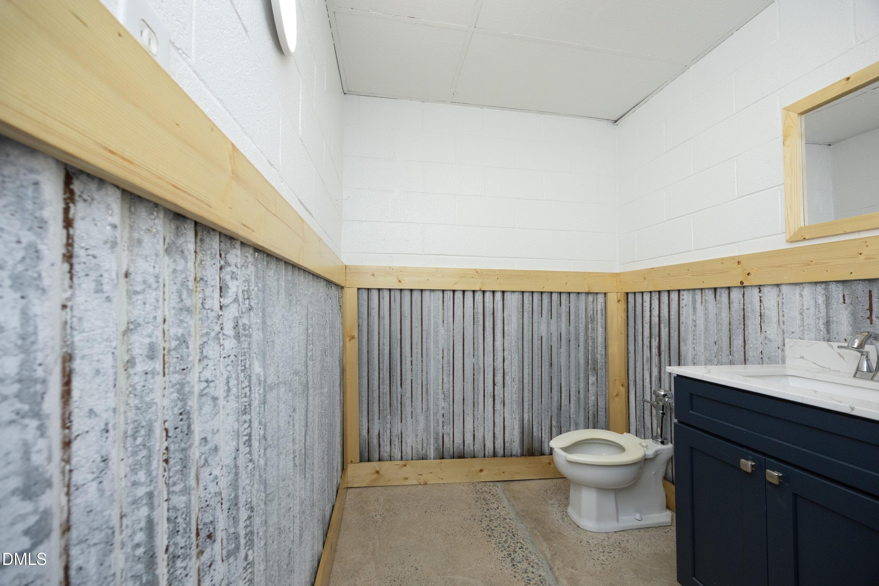19Bath1 - 43 W Main Street W, Yanceyville, NC 27379