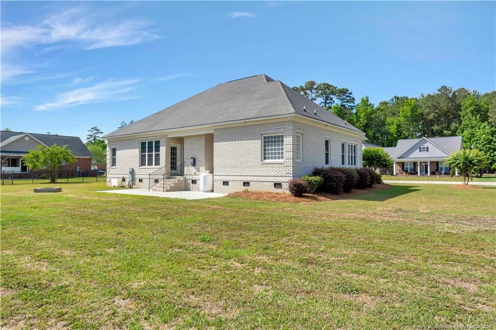 Photo 8 - 2115 Wyndam Boulevard, Lumberton, NC 28358