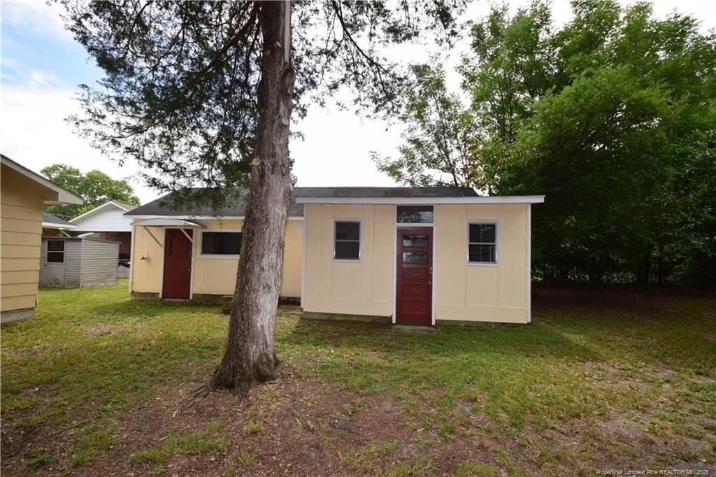 stock photo - 108 S Sixth Street, Spring Lake, NC 28390