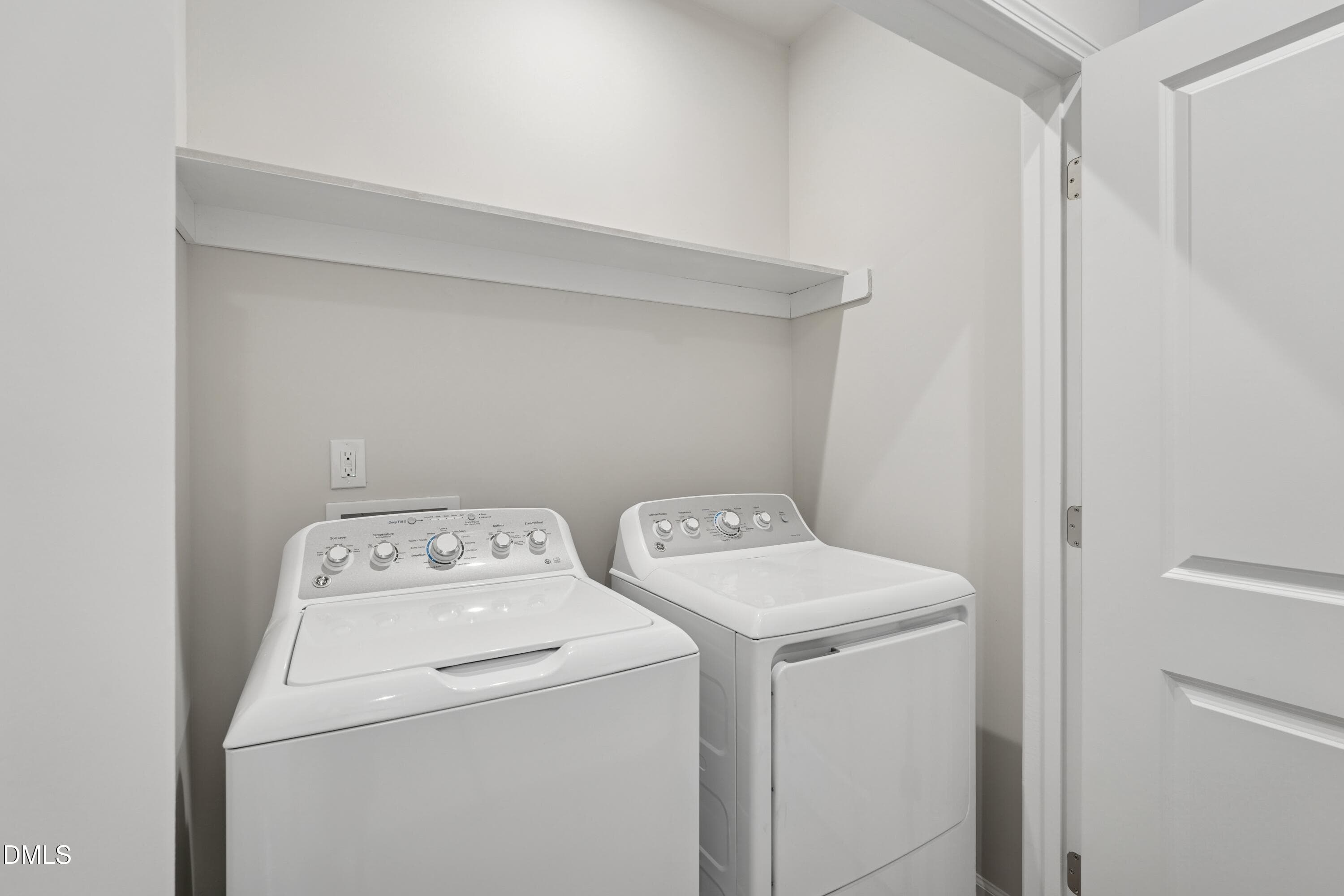 Twinleaf Townes 11_Laundry_10.23.25_webr - 1062 Zelkova Lane, Chapel Hill, NC 27517, Chapel Hill