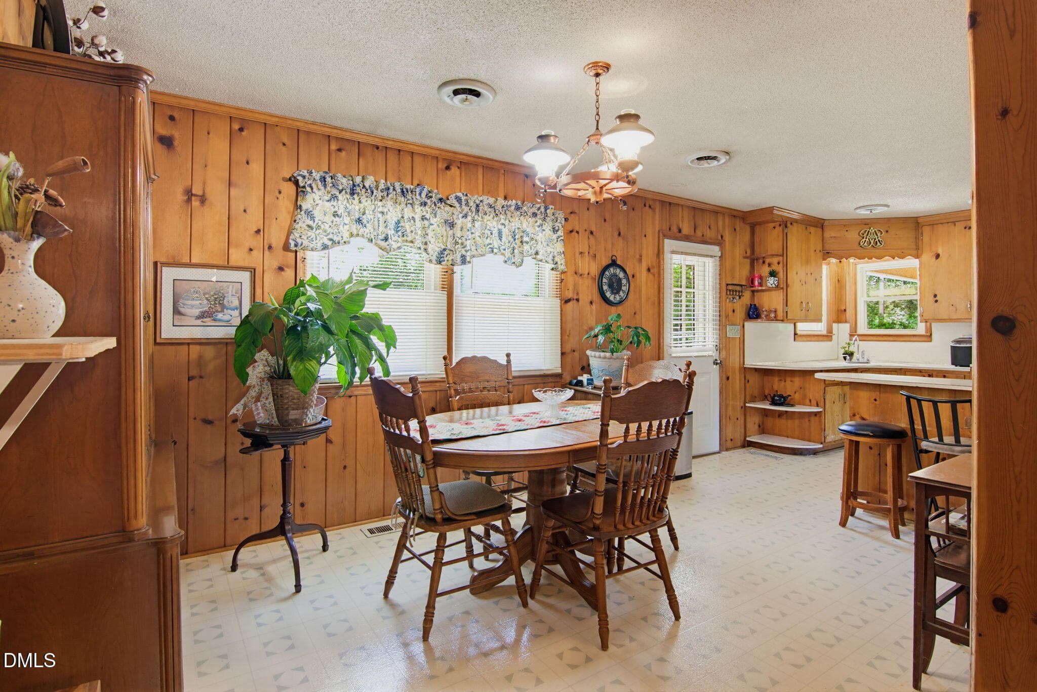 13 Dining Room from Hallway - 1667 Nc-22 Highway, Robbins, NC 27325