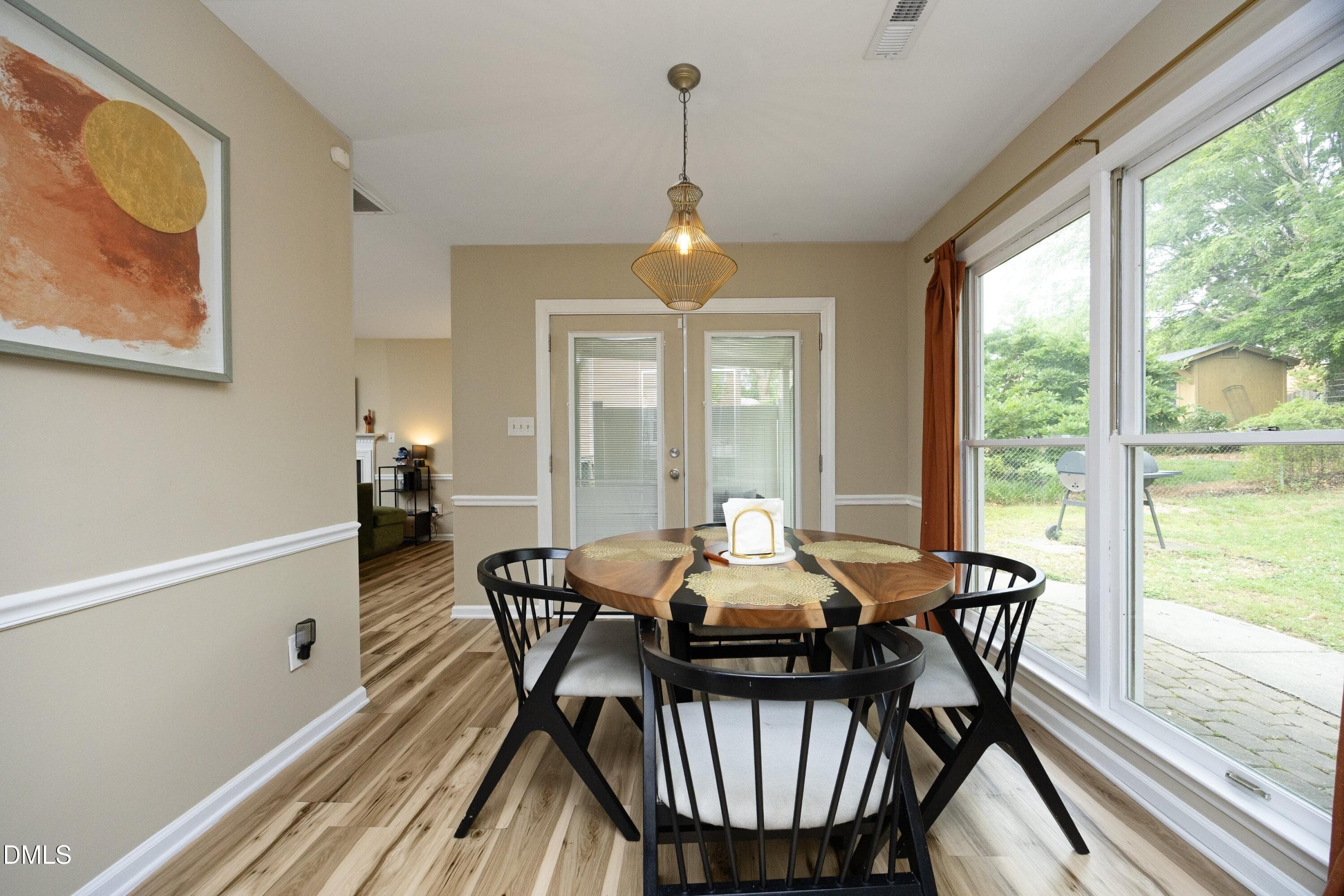 10Dining - 710 Huntington Court, Burlington, NC 27215, Burlington