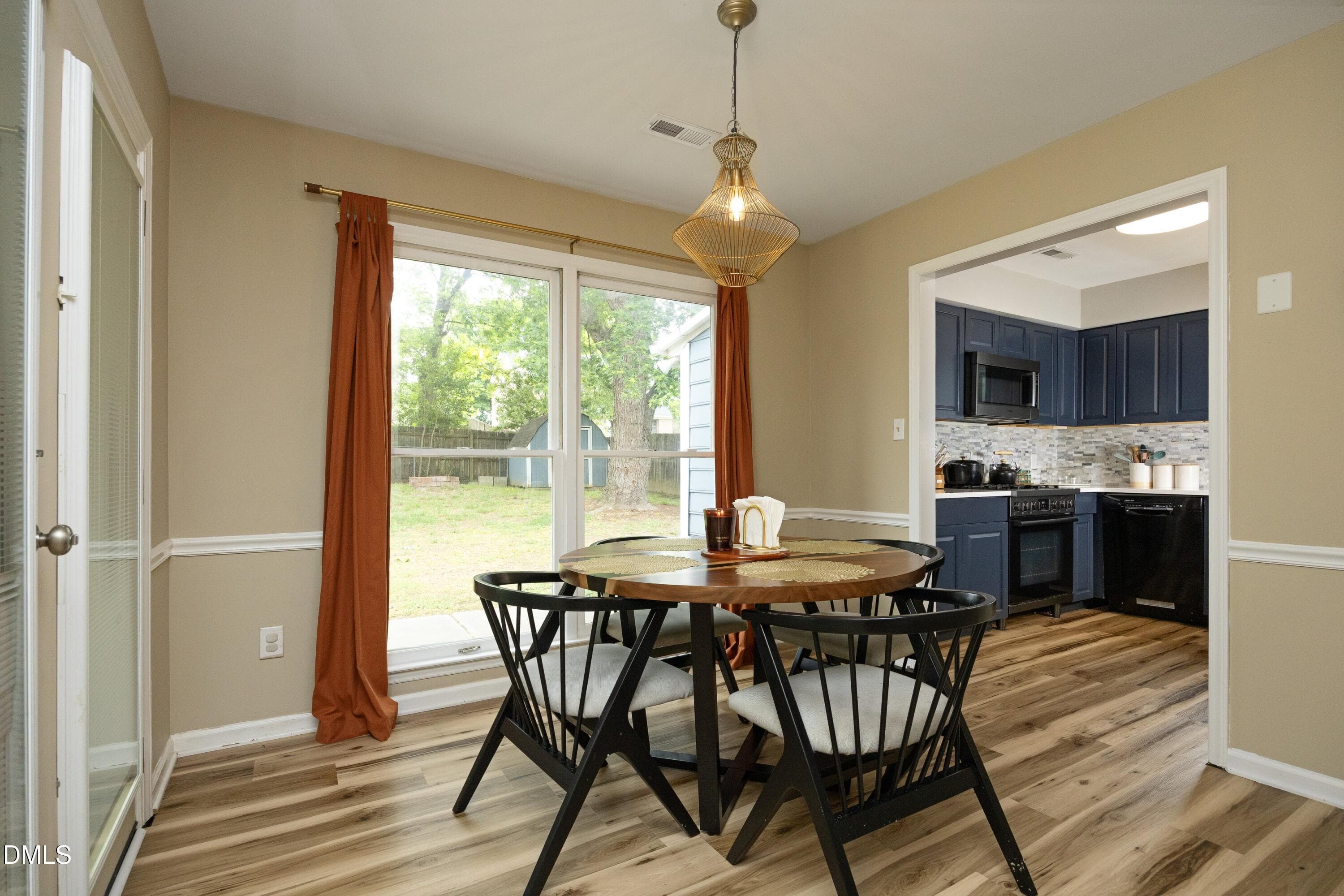 11Dining - 710 Huntington Court, Burlington, NC 27215, Burlington