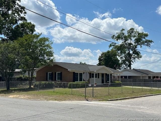 Photo 4 - 1412 McArthur Street, Lumberton, NC 28358