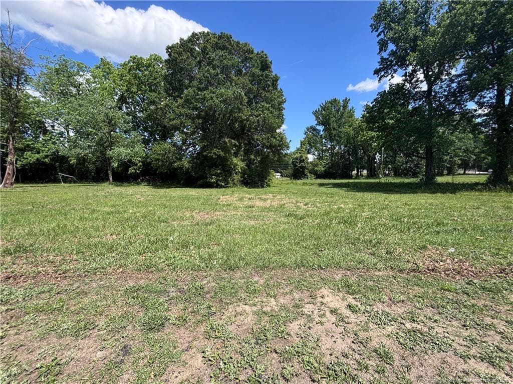 Photo 3 - 305 S Seneca Street, Lumberton, NC 28358