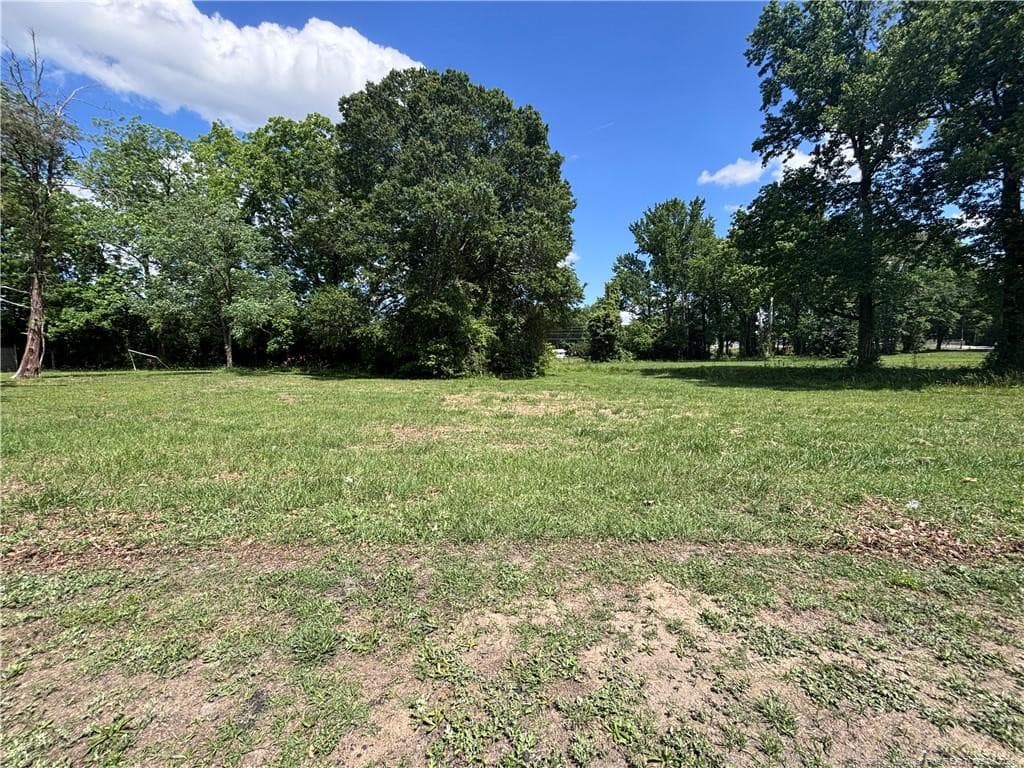 Photo 4 - 305 S Seneca Street, Lumberton, NC 28358