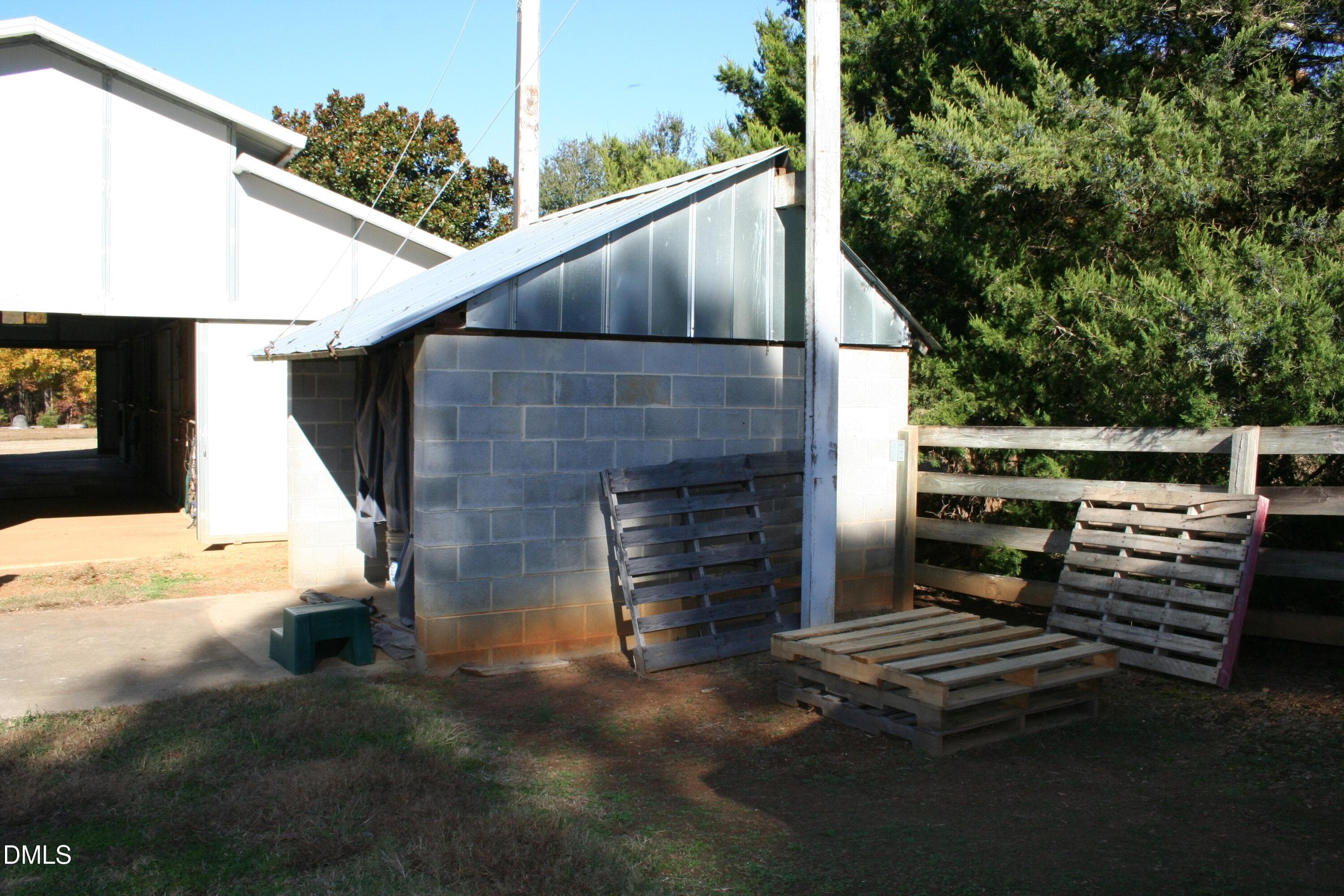 Shavings Barn - 220 Jordan Narron Road, Selma, NC 27576