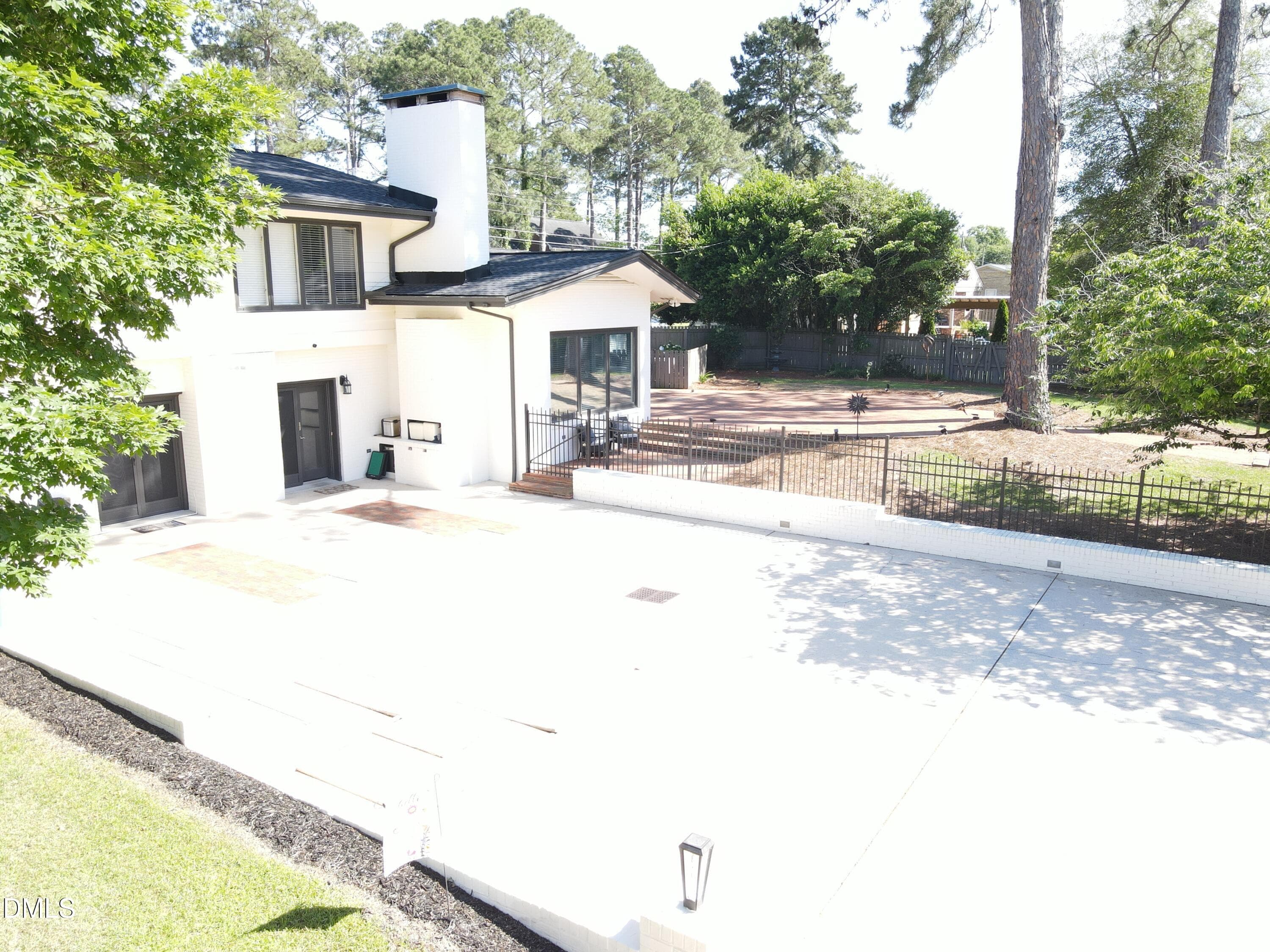 dji_fly_20260515_162946_701_177887700773 - 1607 Lakeshore Drive, Dunn, NC 28334