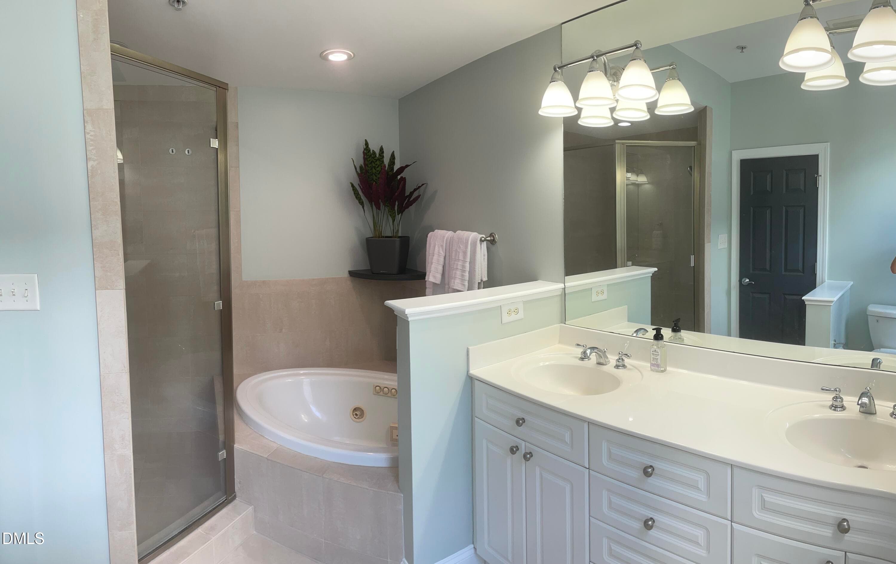 Image 12 - 1130 Parkridge Lane 102, Raleigh, NC 27605, Raleigh