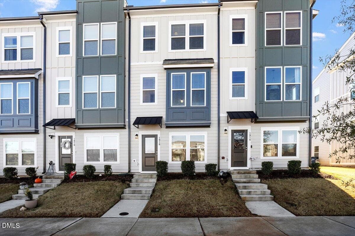 04-1916 Oak City Ln [2719163]_04 - 1916 Oak City Lane, Raleigh, NC 27610, Raleigh