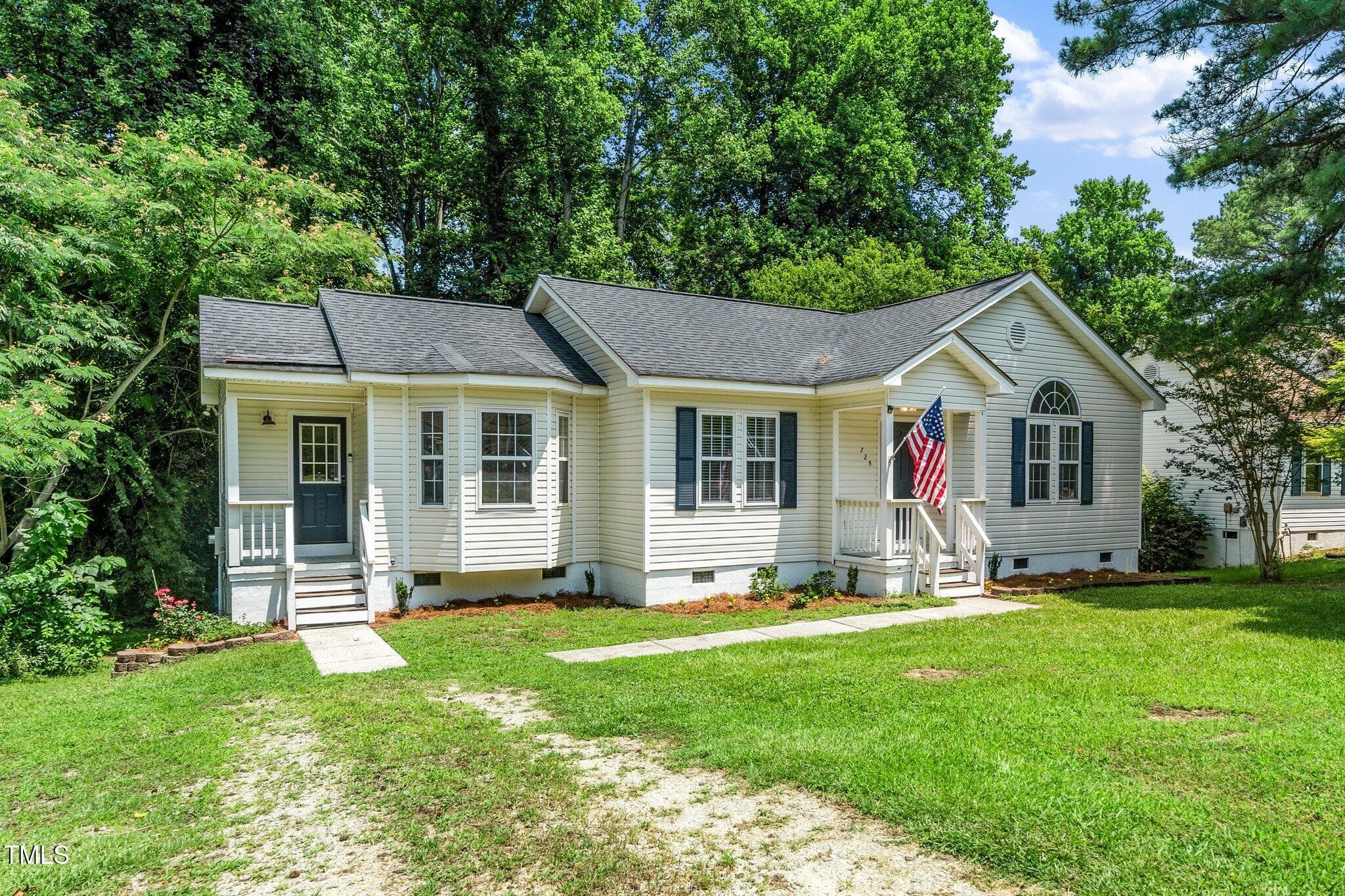 1-web-or-mls-725 E Maple (26 of 30) - 725 E Maple Lane, Fuquay Varina, NC 27526