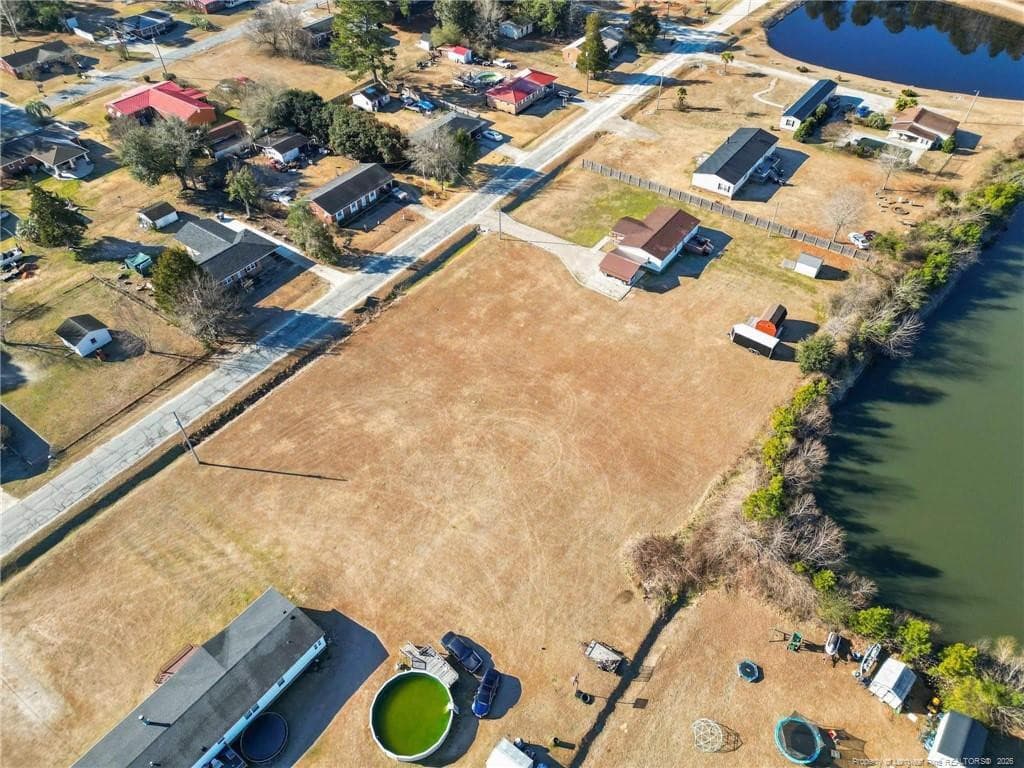 Lake dr, Lumberton, NC 28358