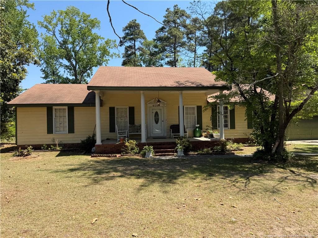 Photo 5 - 408 Old Farm Road, Raeford, NC 28376