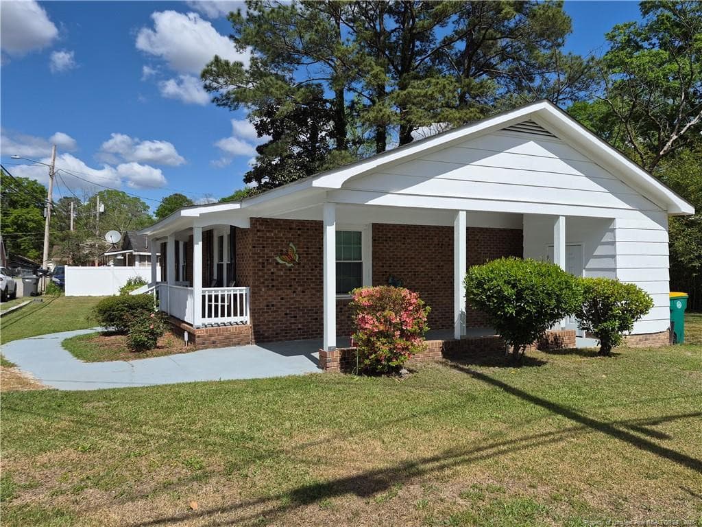 Photo 2 - 103 Robeson Street, Lumberton, NC 28358