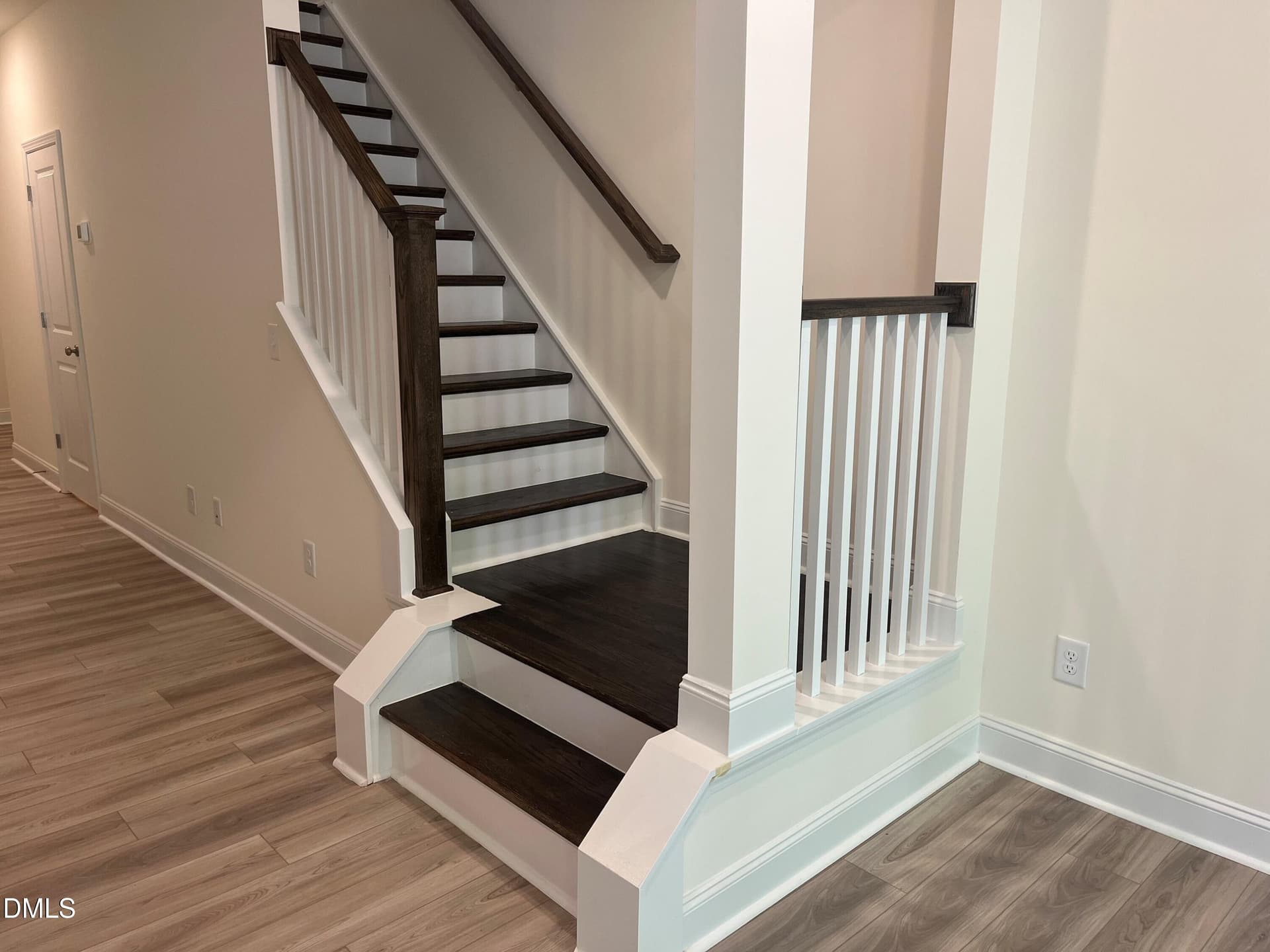 Landing and stairs - 1278 Hammond Drive, Mebane, NC 27302