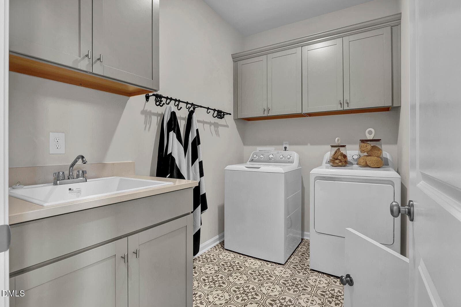 Laundry Room - Hydrangea B - Grand Park - 1215 Bell Heather Road 23, Durham, NC 27703, Durham