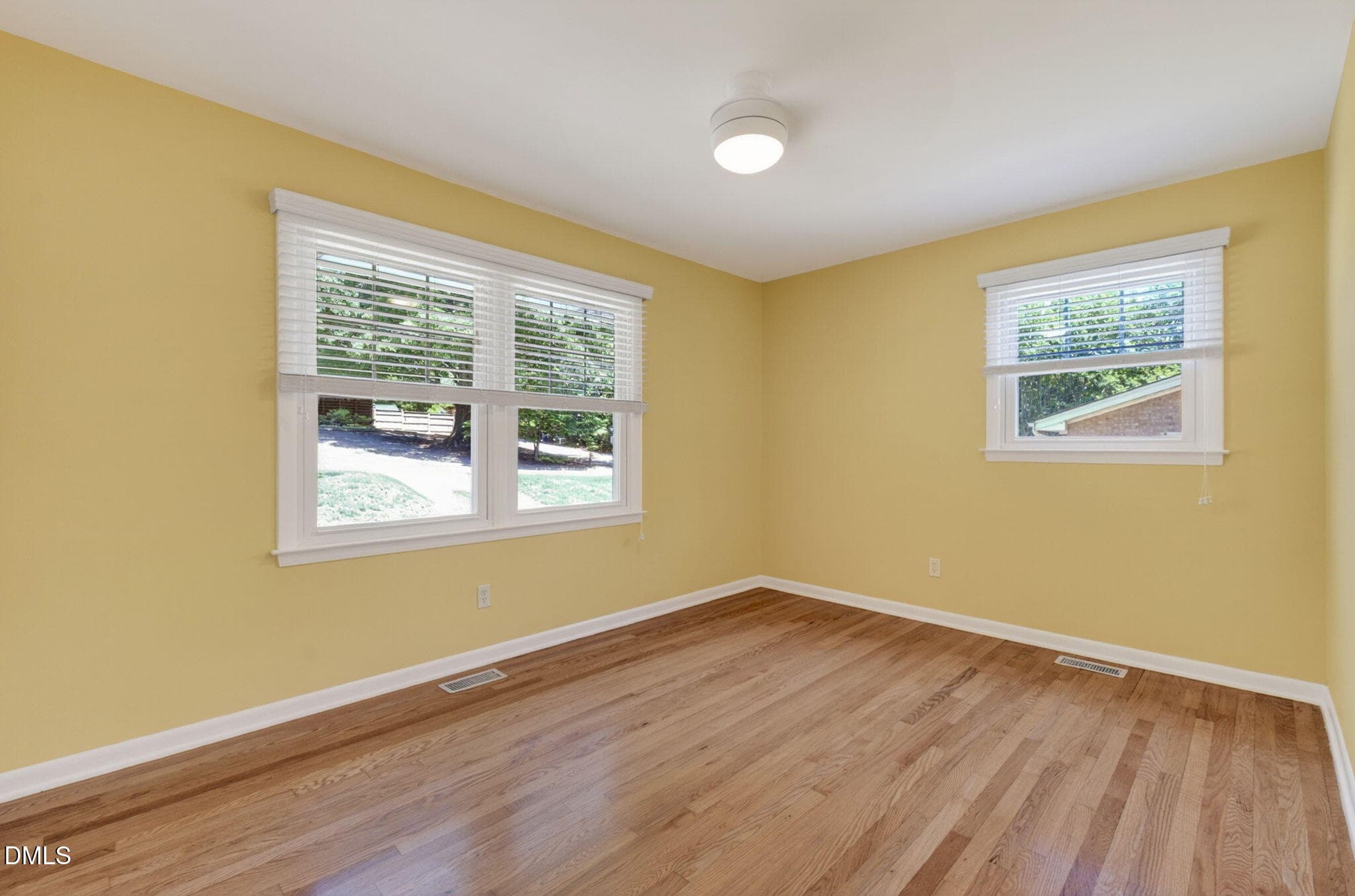 22-front corner bed-1224 Pineview Dr - 2 - 1224 Pineview Drive, Raleigh, NC 27606, Raleigh
