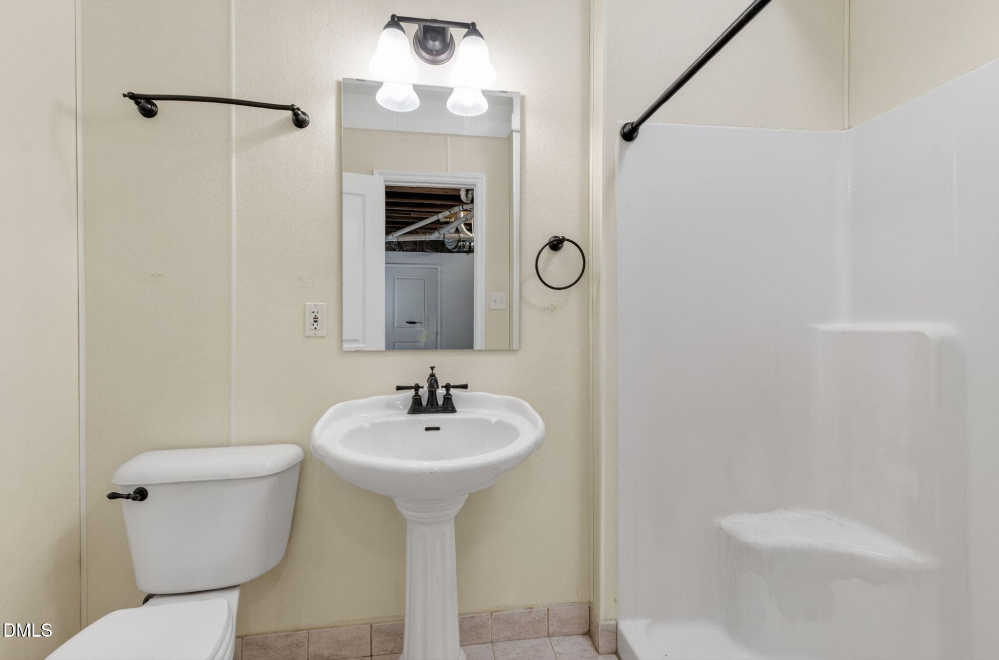 32-full bath LL -1224 Pineview Dr - 32 - 1224 Pineview Drive, Raleigh, NC 27606, Raleigh