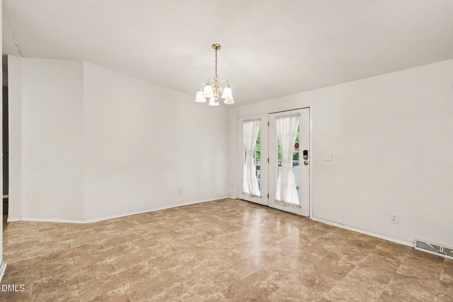010_file_6700 - 256 Yellow Belle Court, Zebulon, NC 27597