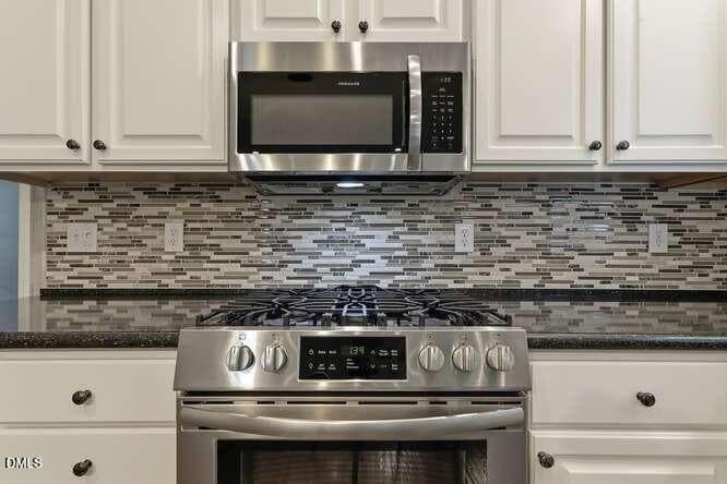 Backsplash in Kitchen - 401 Peachtree Point Court, Cary, NC 27513, Cary