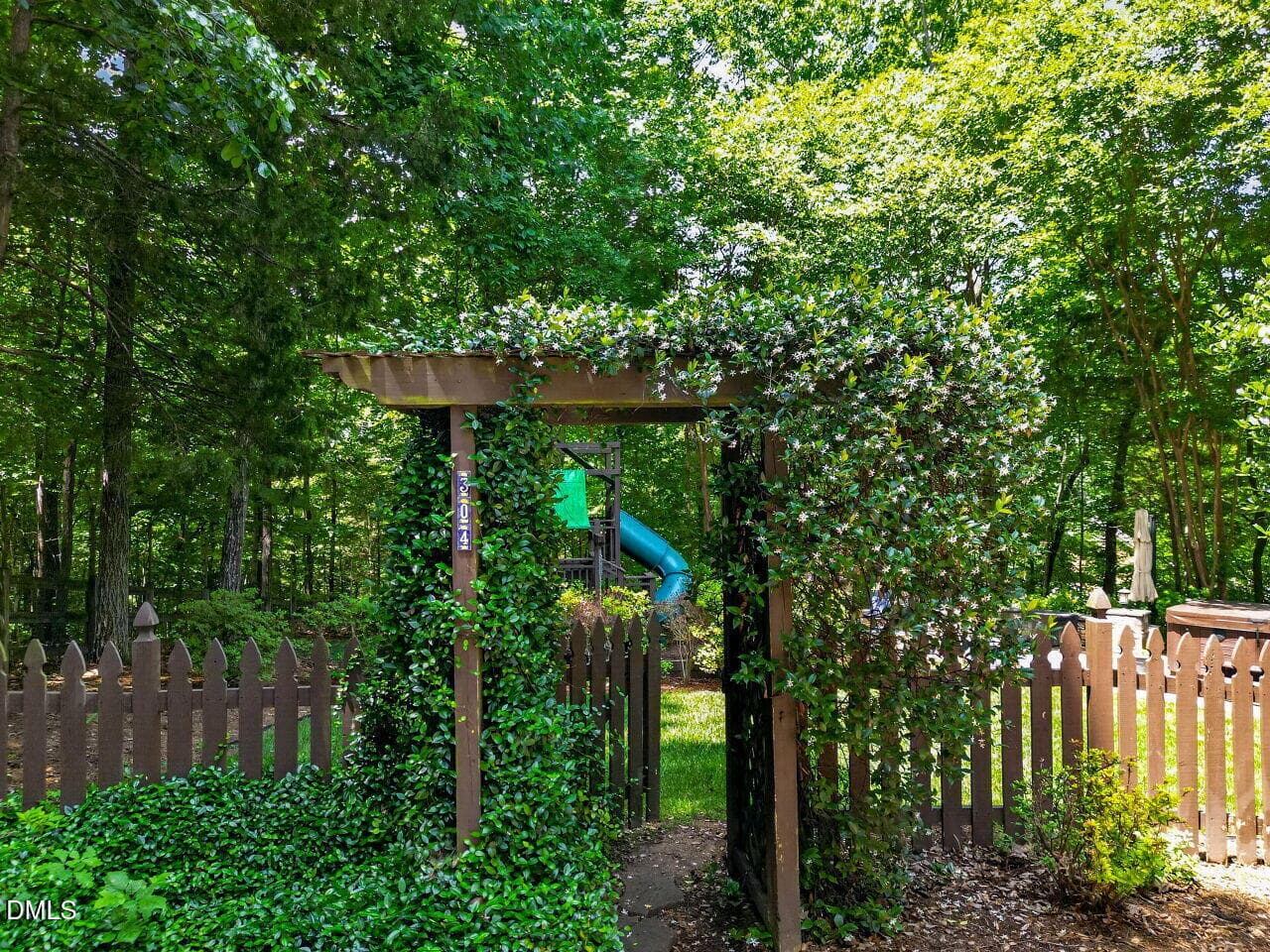 047-1280x960-photo - 304 Rhododendron Drive, Chapel Hill, NC 27517, Chapel Hill