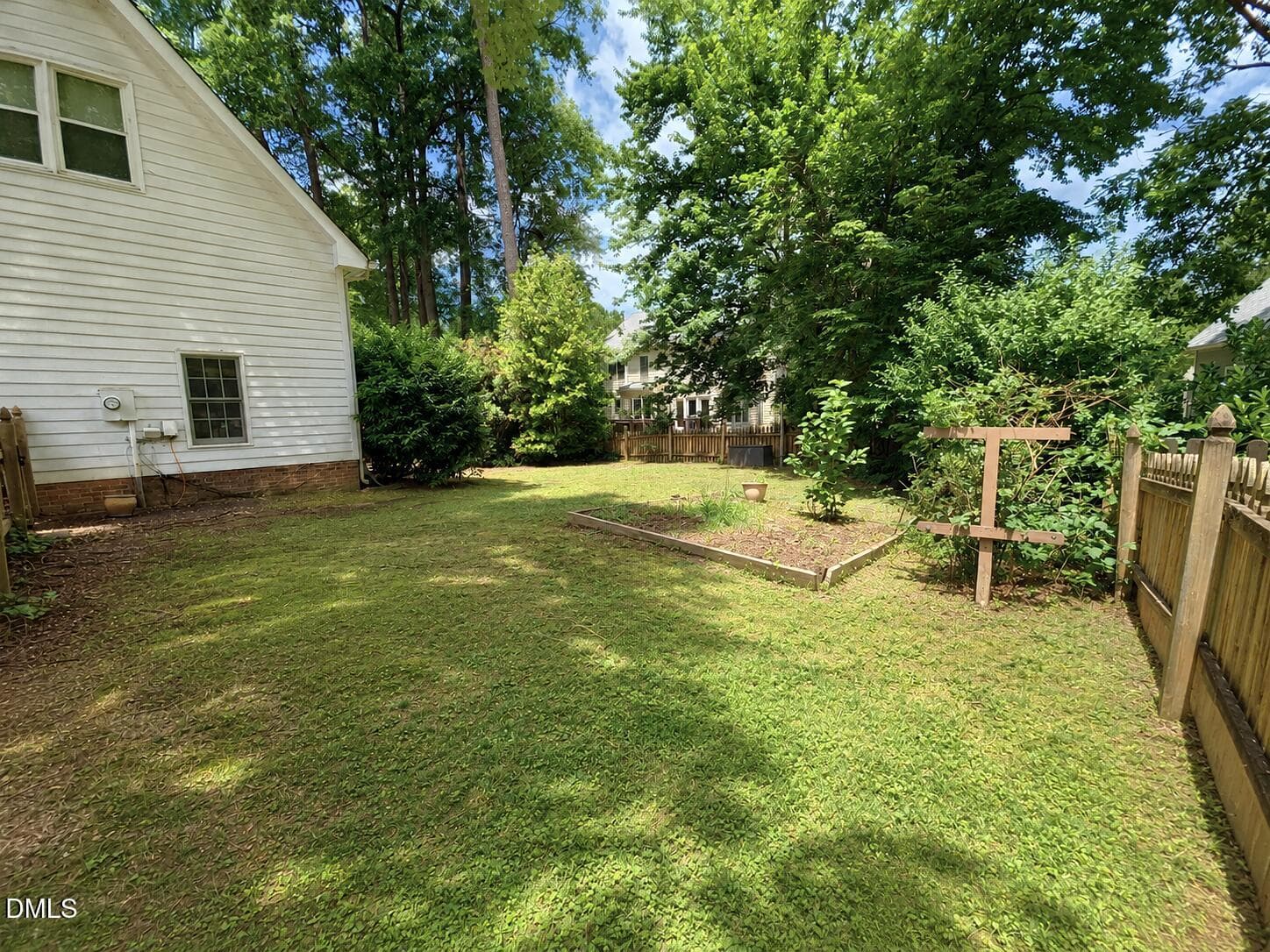Side Yard - 1003 Inglenook Place, Apex, NC 27502