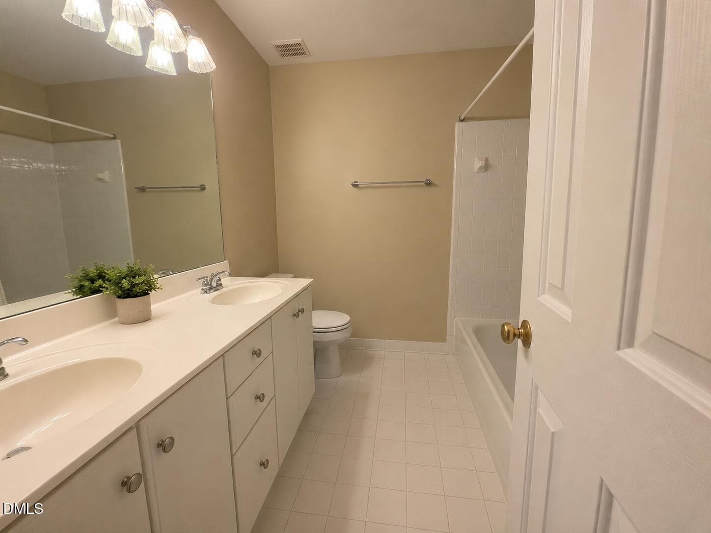 Guest Bath - 1003 Inglenook Place, Apex, NC 27502