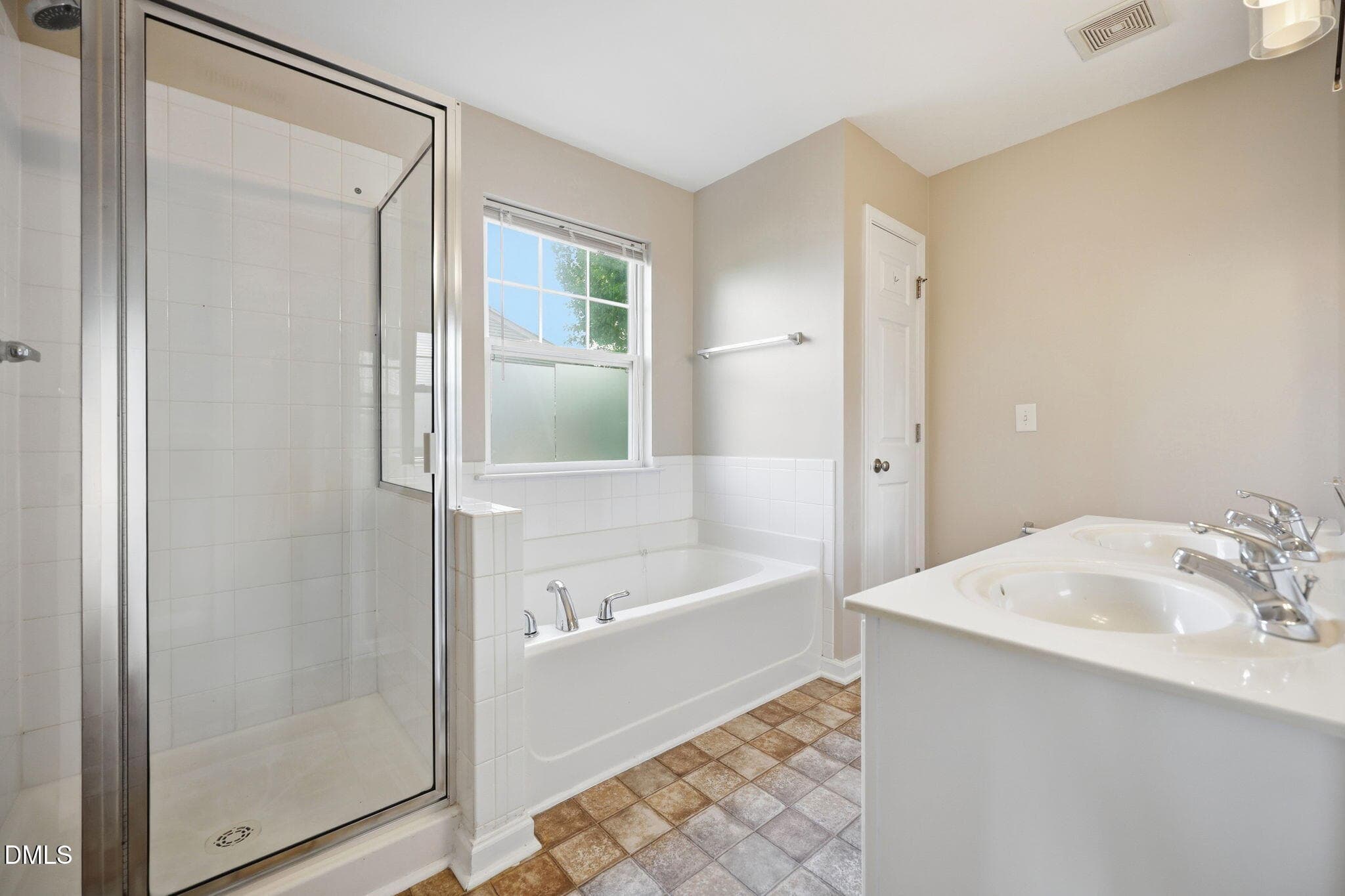30-web-or-mls-IMG_2487 copy - 11711 Coppergate Drive 111, Raleigh, NC 27614, Raleigh