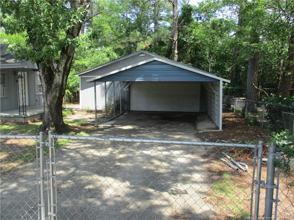 Garage - 2123 Pigeon River Road, Fayetteville, NC 28306, Fayetteville