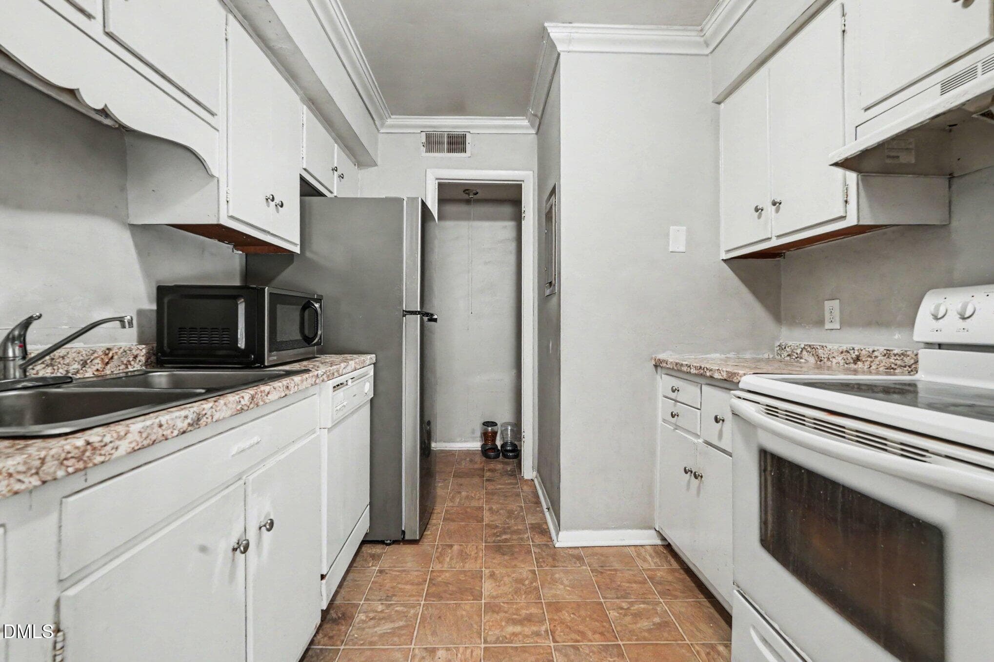 Kitchen - 1231 Teakwood Place, Raleigh, NC 27606, Raleigh