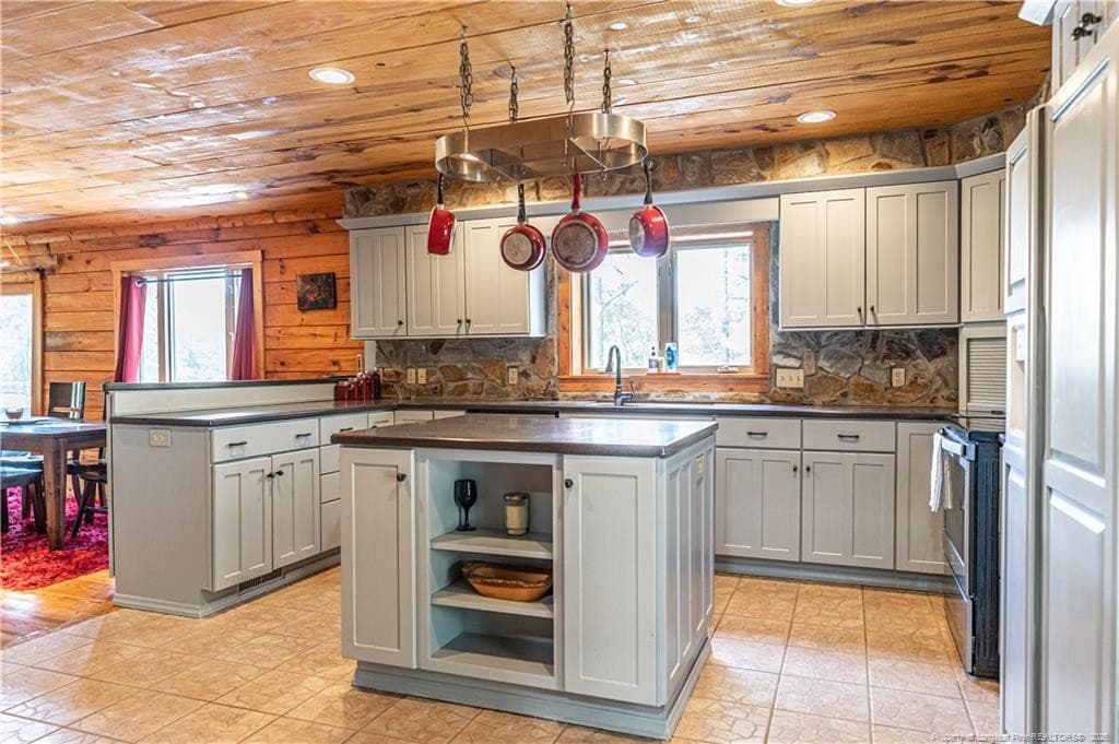 Photo 17 - 105 Lakewood Drive, Aberdeen, NC 28315