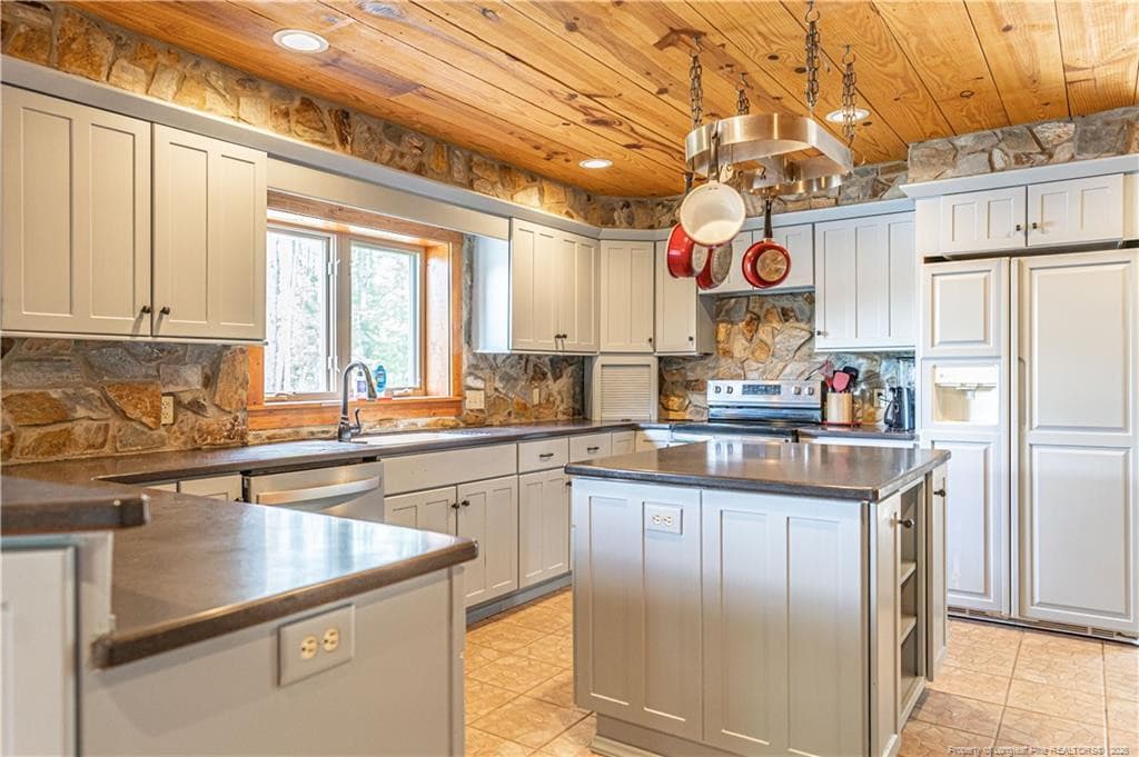 Photo 18 - 105 Lakewood Drive, Aberdeen, NC 28315