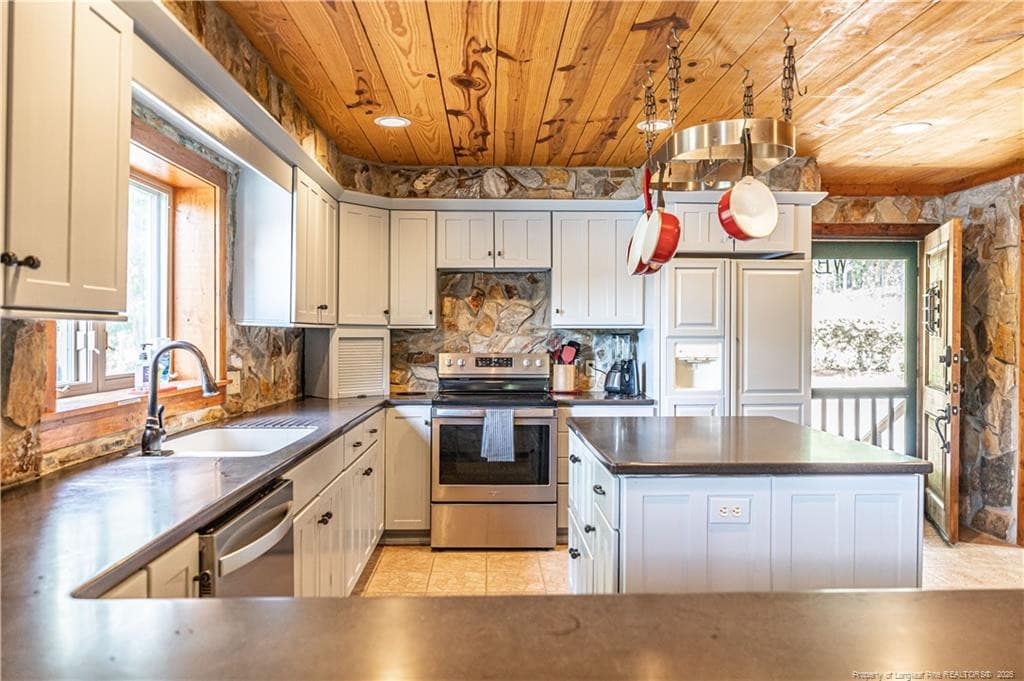 Photo 20 - 105 Lakewood Drive, Aberdeen, NC 28315