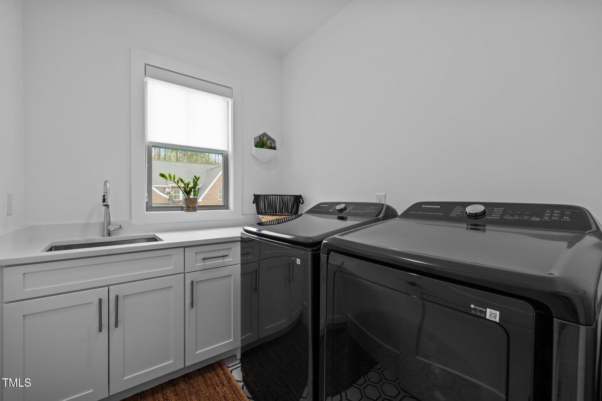 11-web-or-mls-5Z8A5625 - 127 Sanderway Drive, Chapel Hill, NC 27516, Chapel Hill
