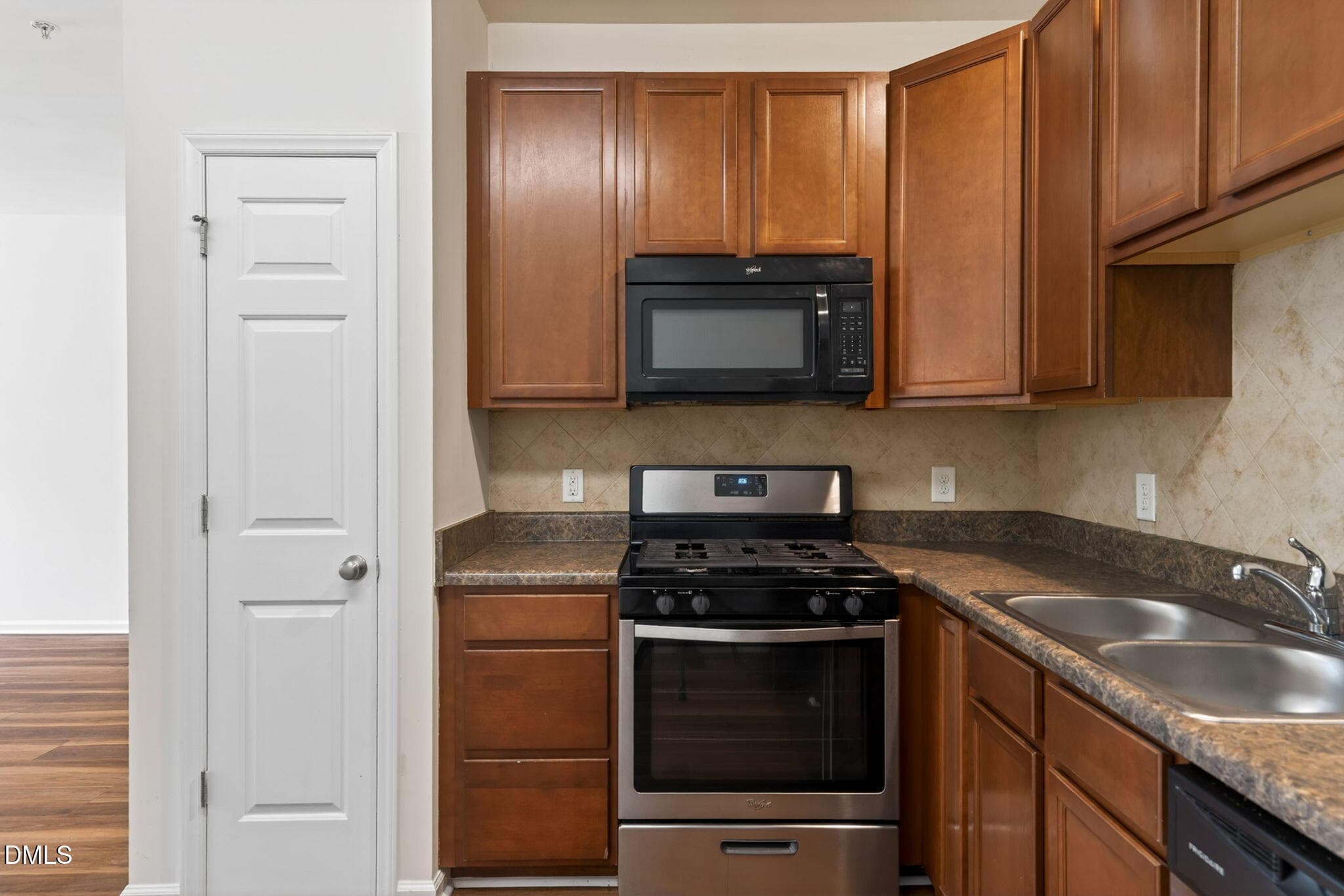 kitchen stove - 11100 Gwynn Oaks Drive 105, Raleigh, NC 27614, Raleigh