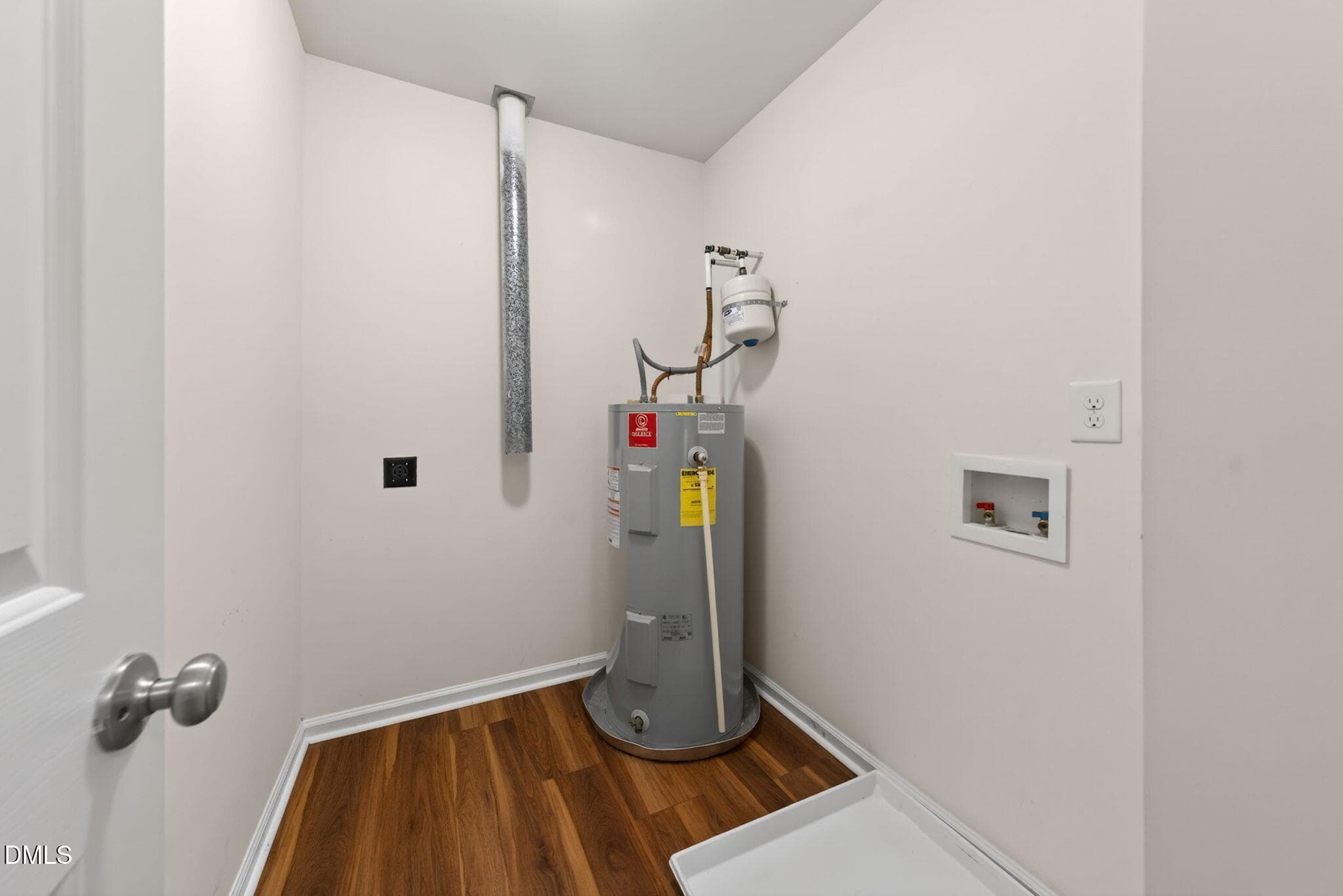 laundry room - 11100 Gwynn Oaks Drive 105, Raleigh, NC 27614, Raleigh