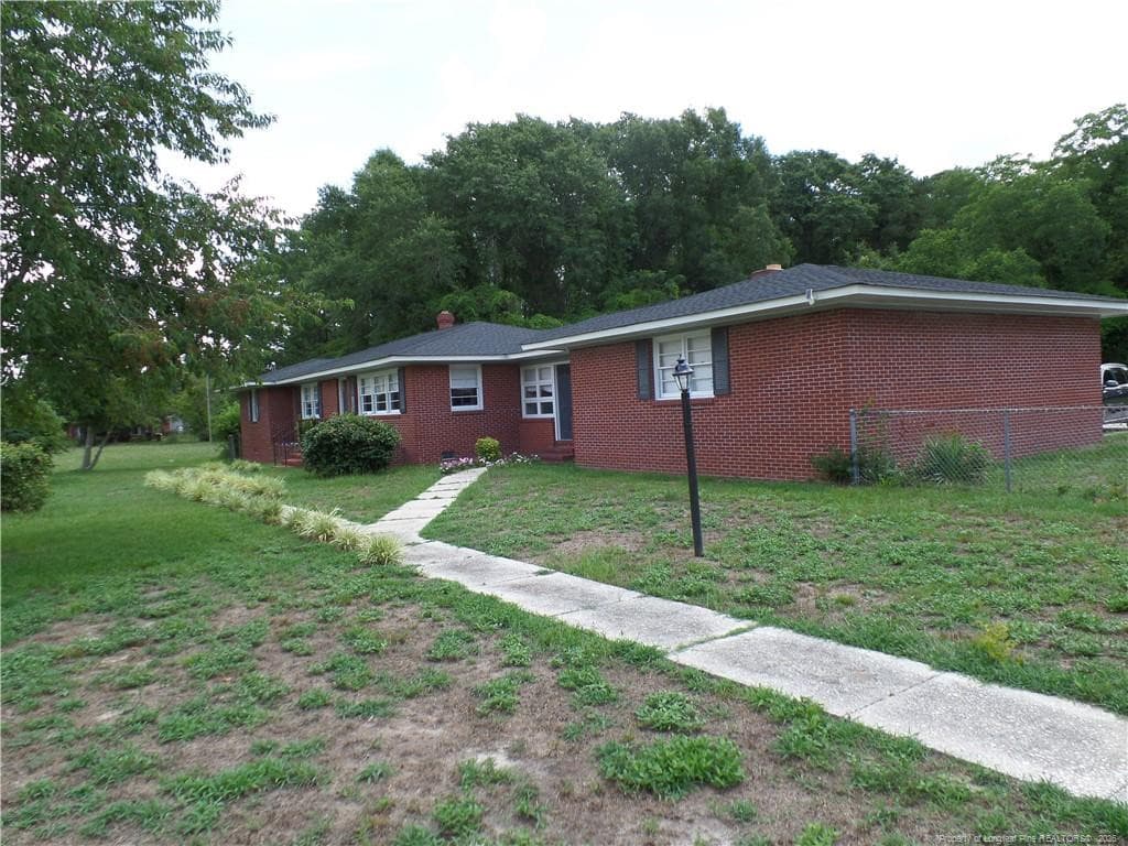 Front walkway. - 6019 S US Highway 301 Highway S, Hope Mills, NC 28348