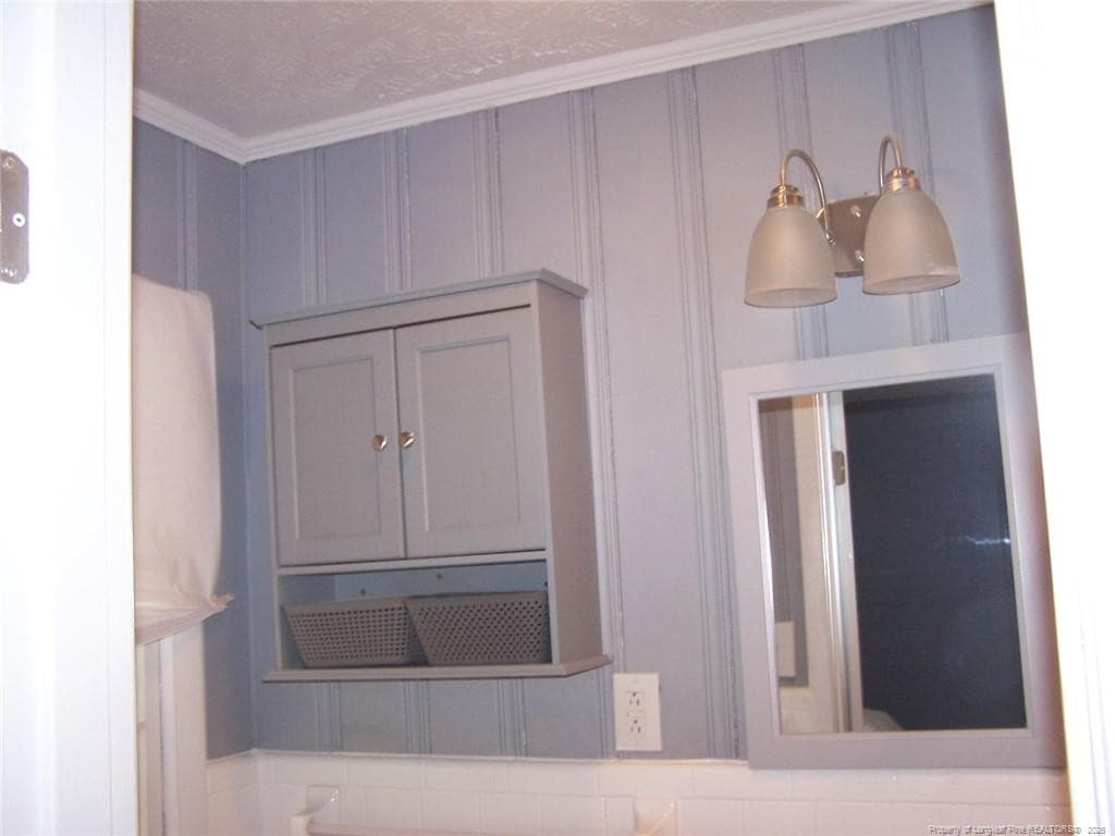 Private Suite Bath. Updated with shelf. - 6019 S US Highway 301 Highway S, Hope Mills, NC 28348