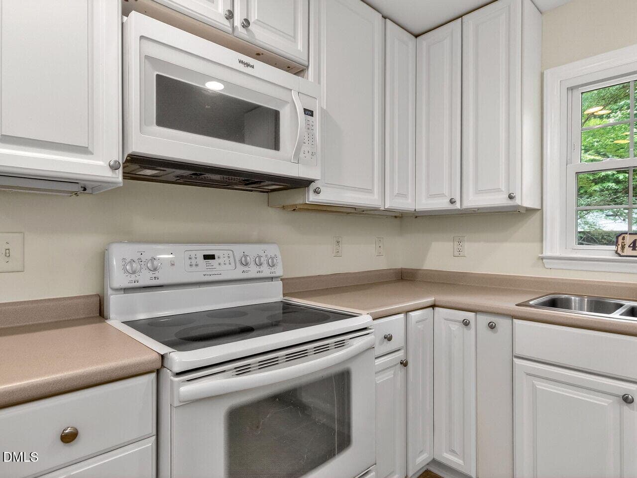 009-1280x960-photo - 411 Yorktown Drive, Chapel Hill, NC 27516, Chapel Hill