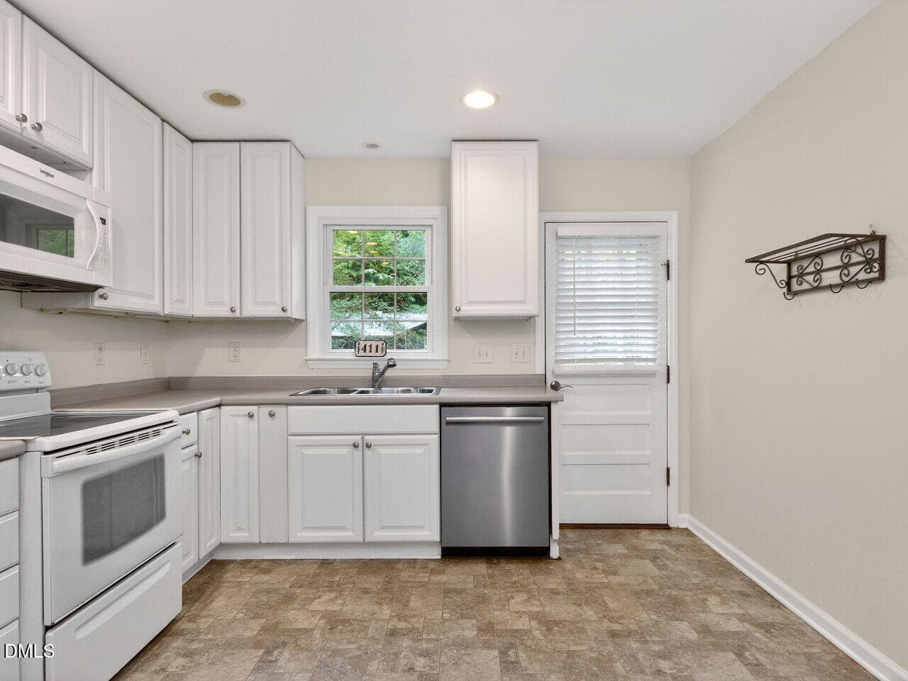 010-1280x960-photo - 411 Yorktown Drive, Chapel Hill, NC 27516, Chapel Hill