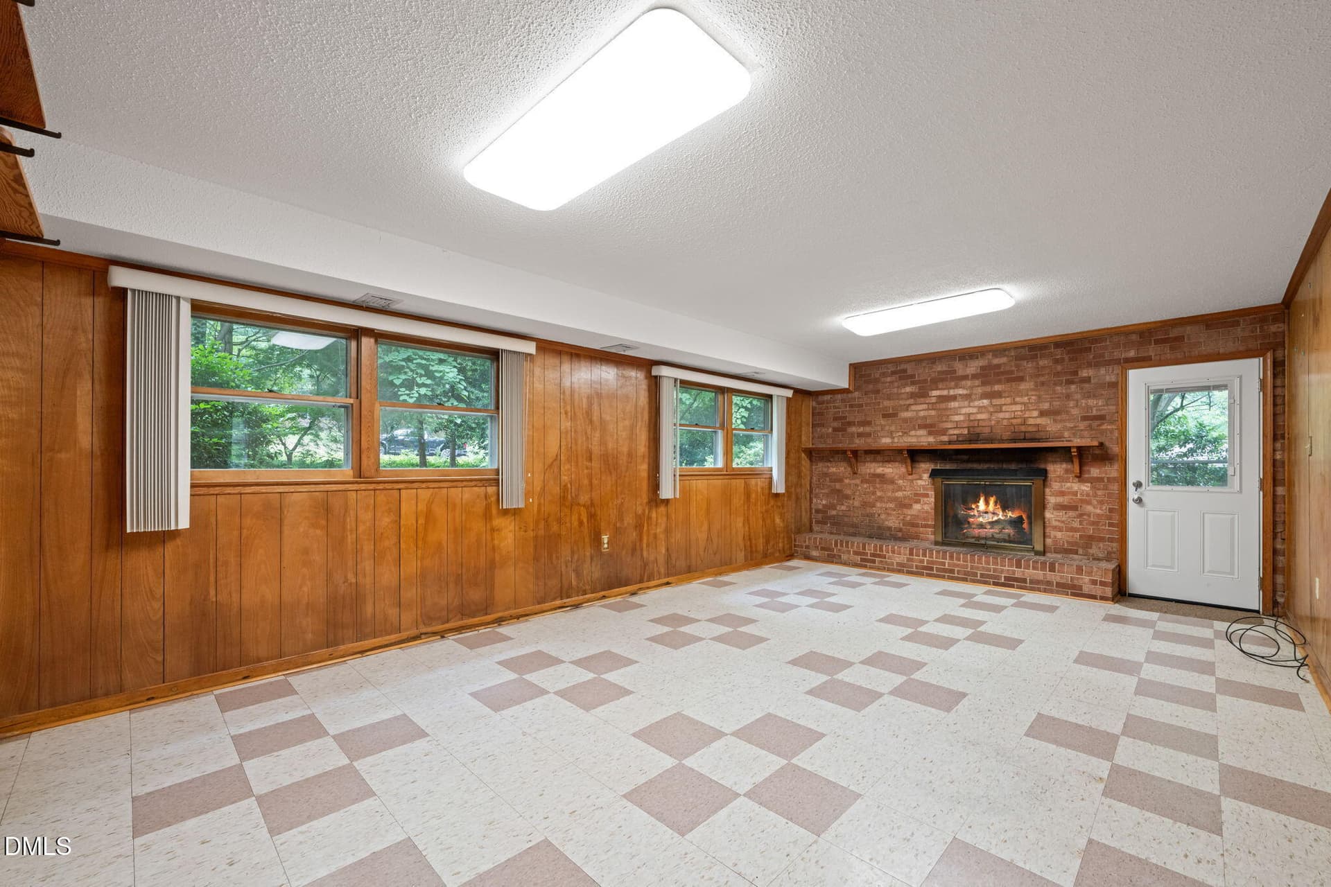 Family room (1) - 1103 Warren Avenue, Cary, NC 27511