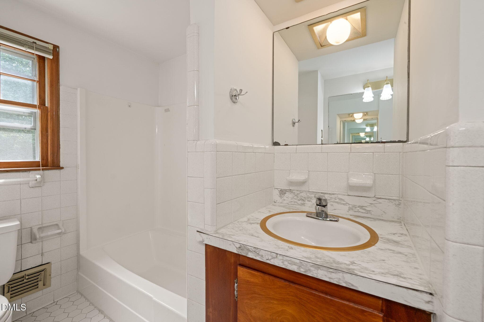 Hall Bath second floor (2) - 1103 Warren Avenue, Cary, NC 27511, Cary