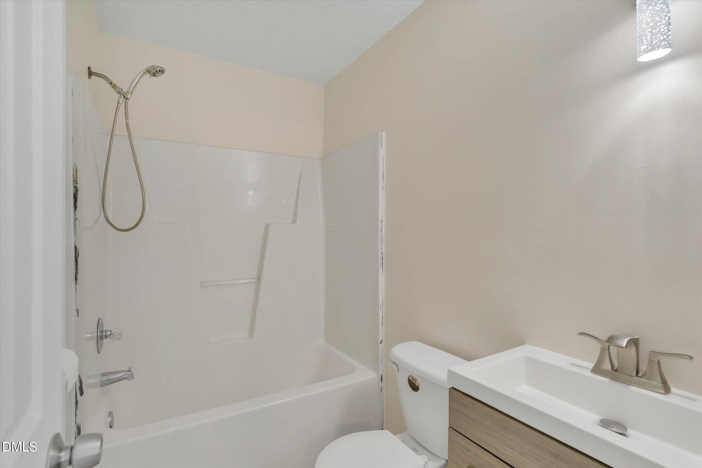 Upstairs Guest Bath - 90 Royal Street, Fuquay Varina, NC 27526, Fuquay Varina