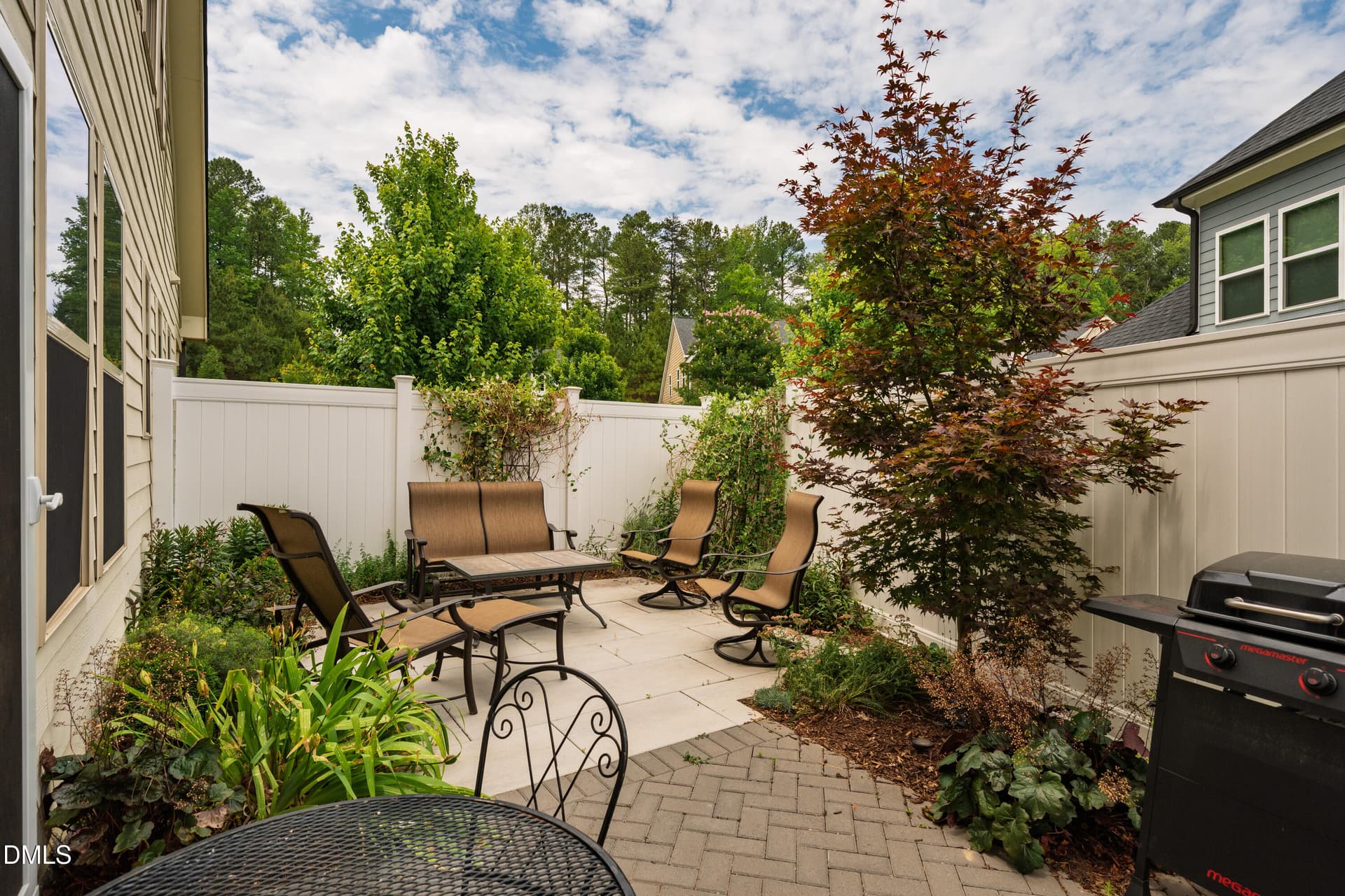 Private patio - 300 Bridge Street, Hillsborough, NC 27278