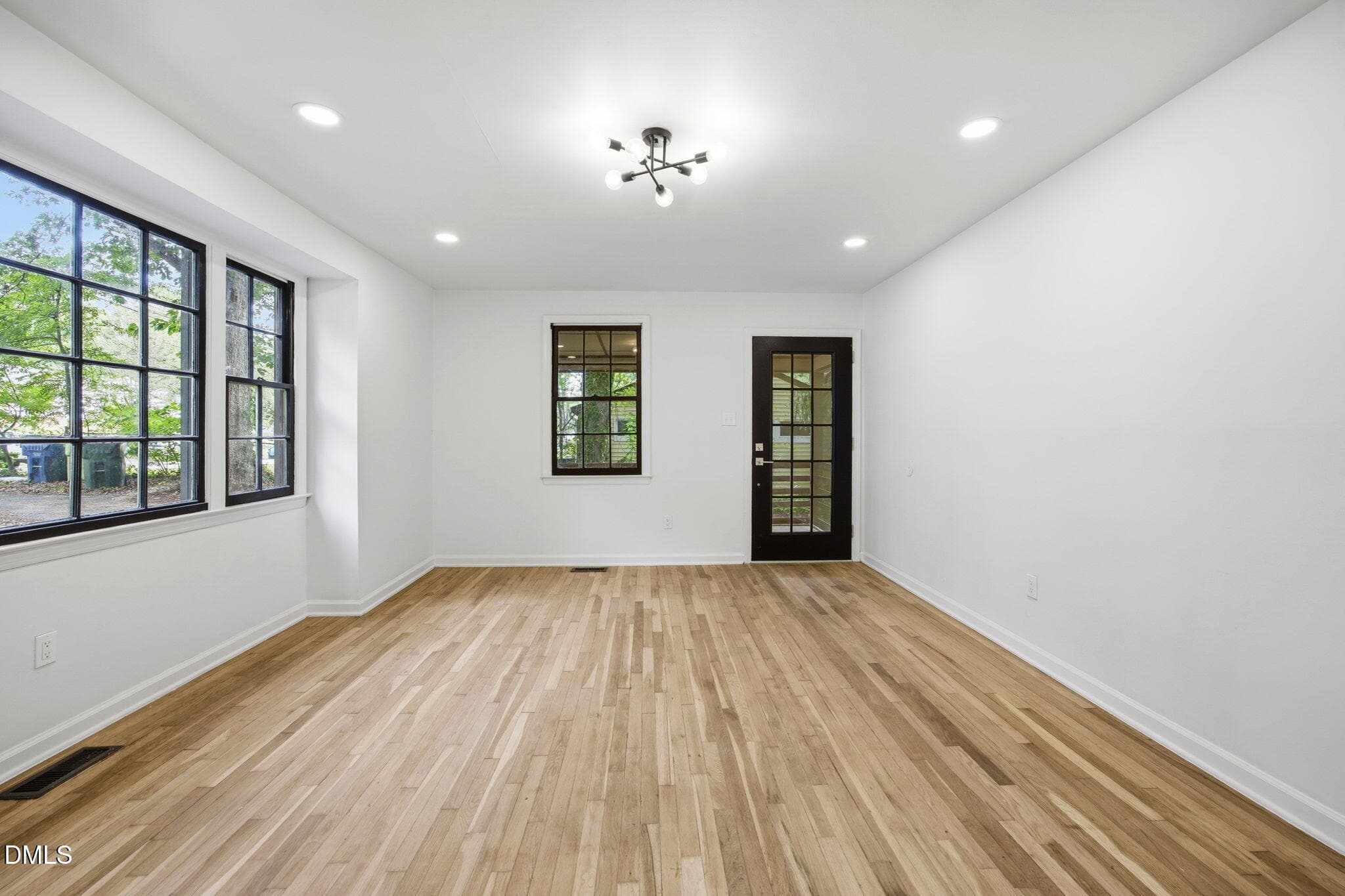 livingroom5 - 608 Dennis Avenue, Raleigh, NC 27604, Raleigh